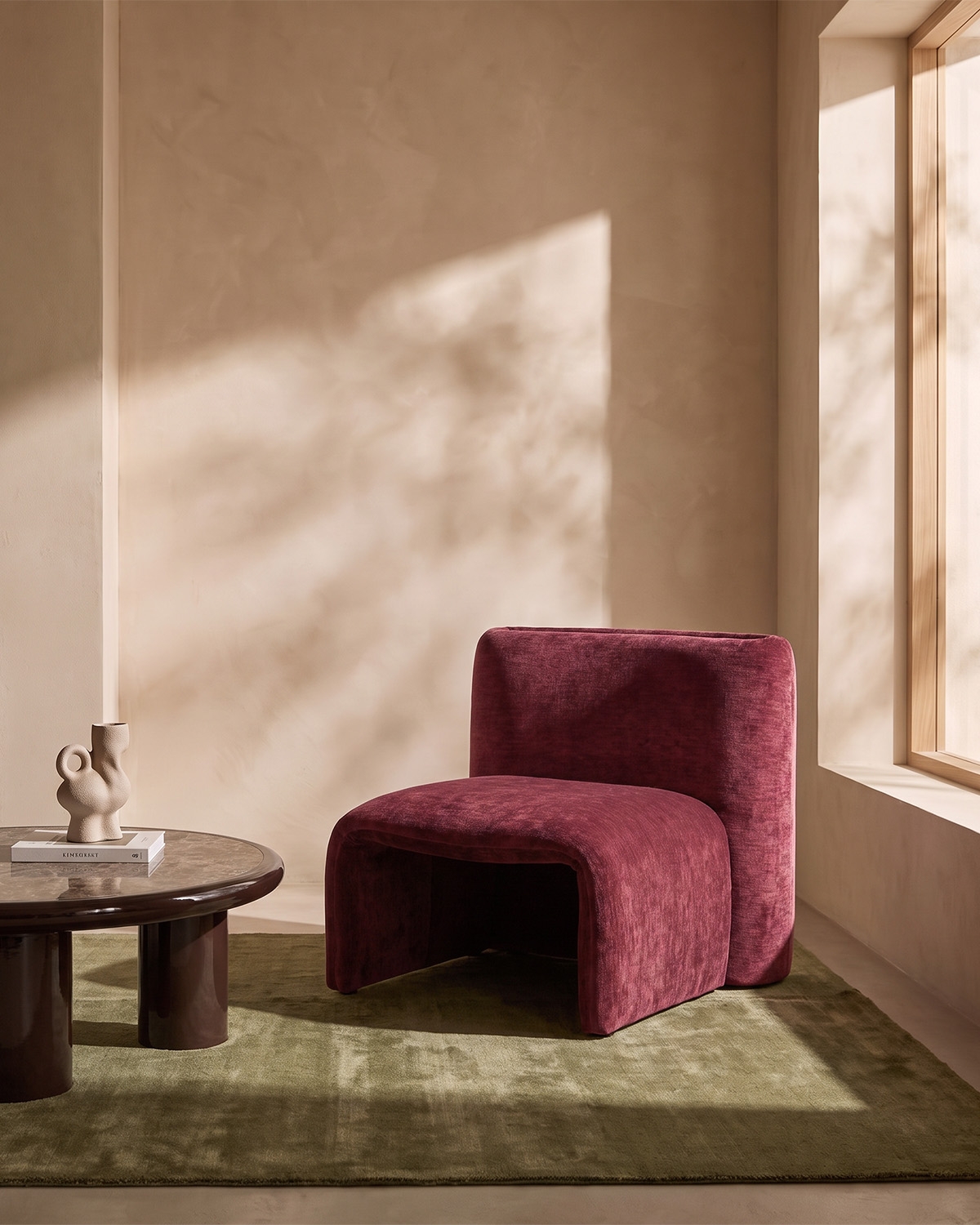 Fauteuil en bois et tissu Misha, image de la gelerie 2