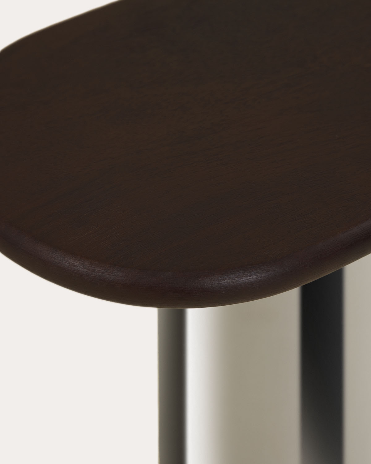 Table d'appoint ovale en métal Lahuga, image de la gelerie 6