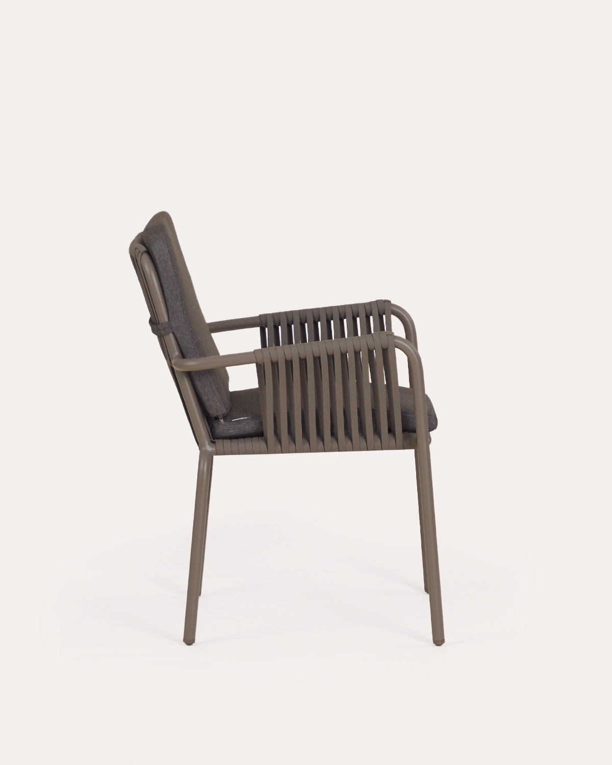 Pack 4 chaises de salle à manger avec accoudoirs en aluminium et corde Drian, image de la gelerie 3
