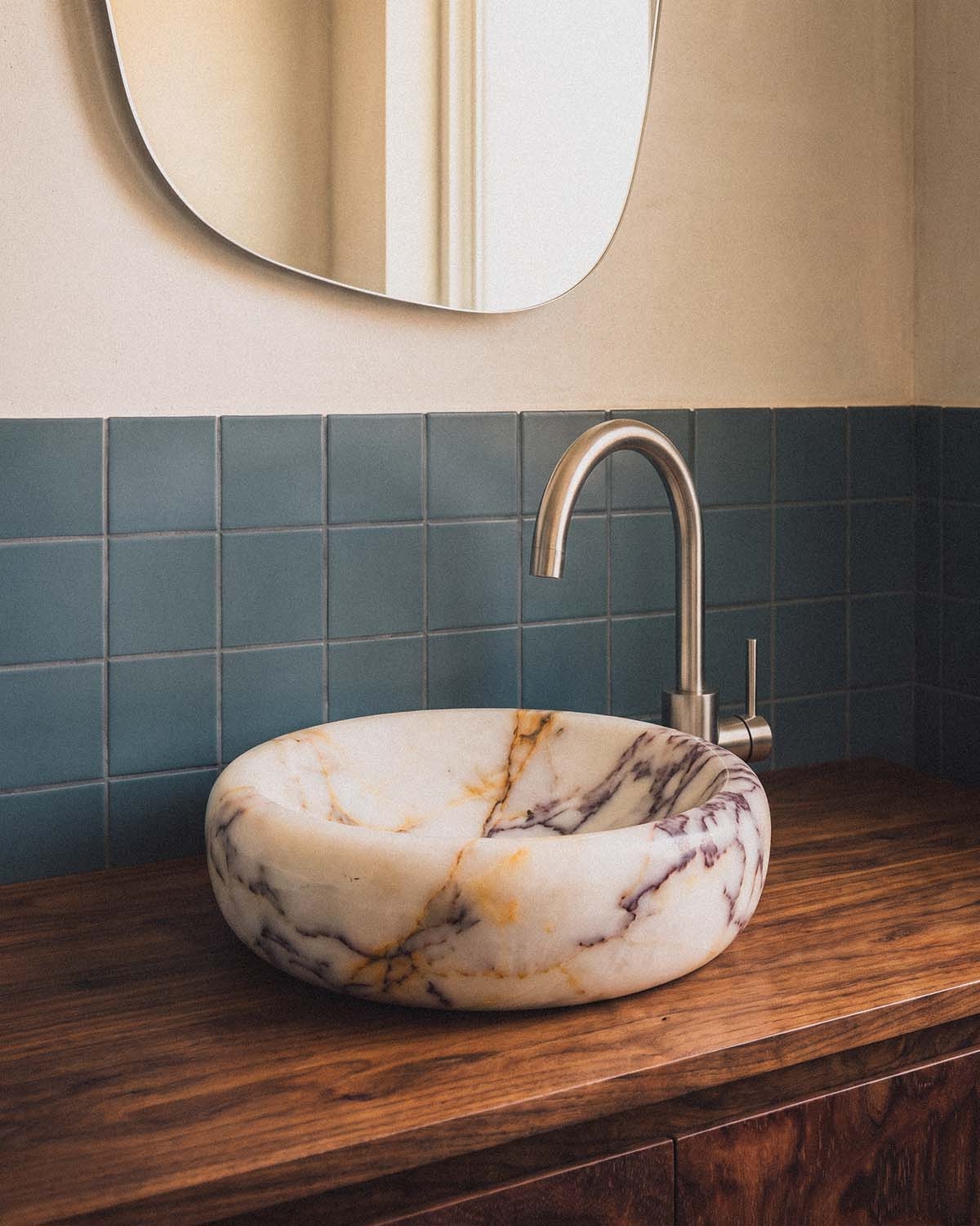 Lavabo rond Ø42 cm en marbre Saskia, image de la gelerie 2