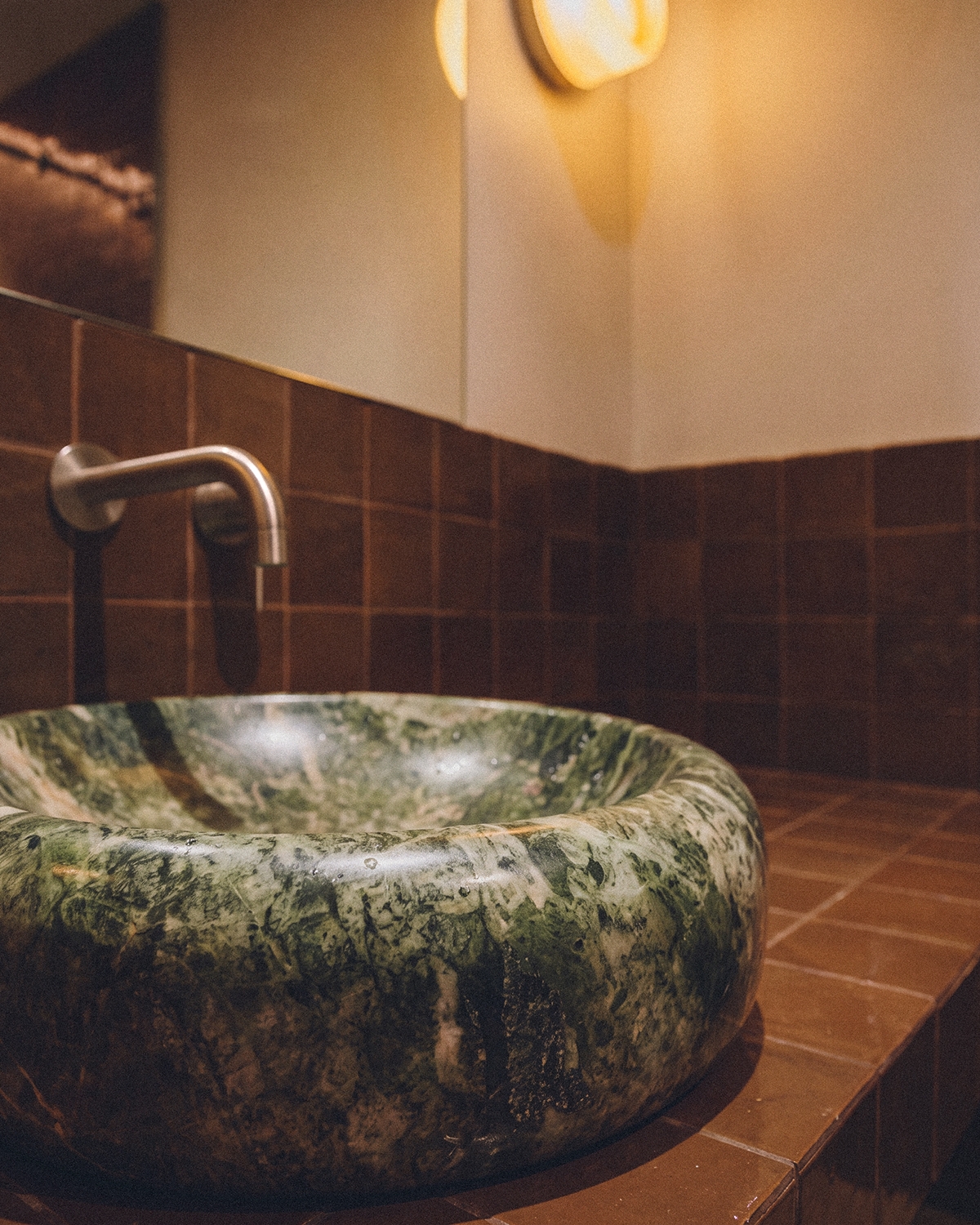 Lavabo rond Ø42 cm en marbre Saskia, image de la gelerie 3