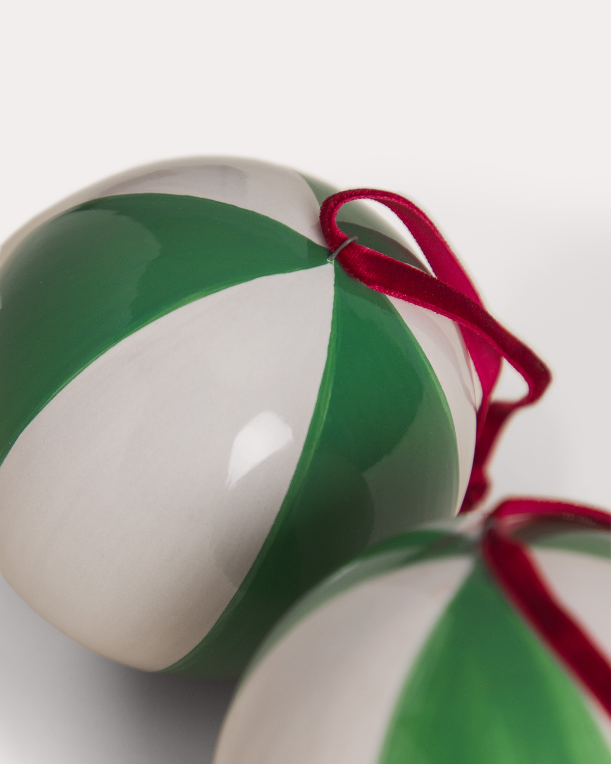 Boule de Noël Ø8 cm en dolomite Itzae, image de la gelerie 3