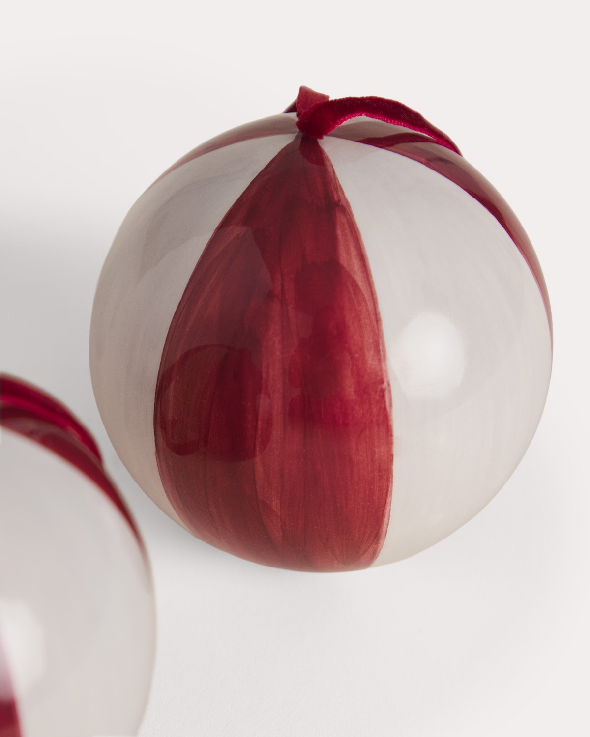 Boule de Noël Ø8 cm en dolomite Itzae, image de la gelerie 2