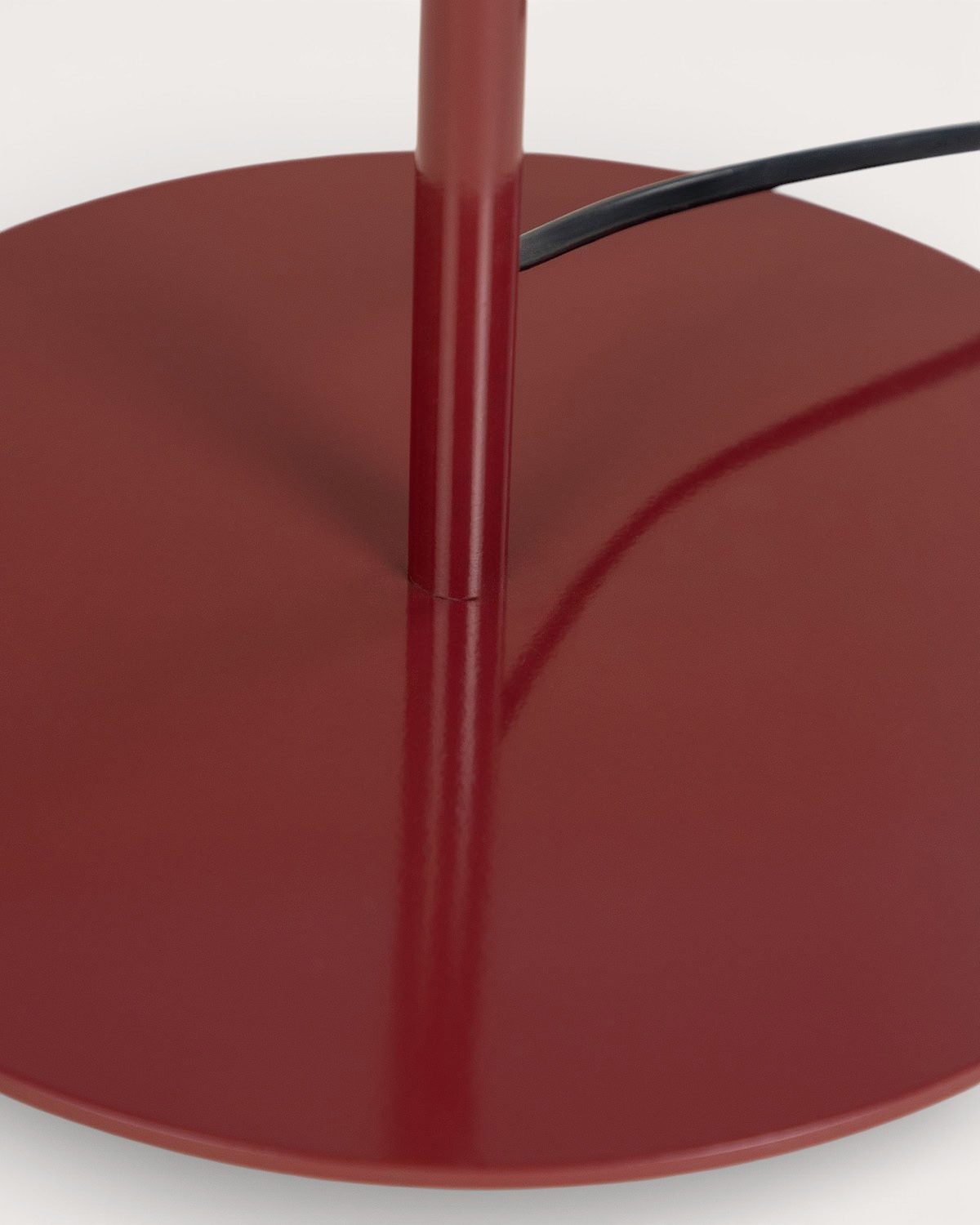 Lampadaire en métal Kolbin, image de la gelerie 5