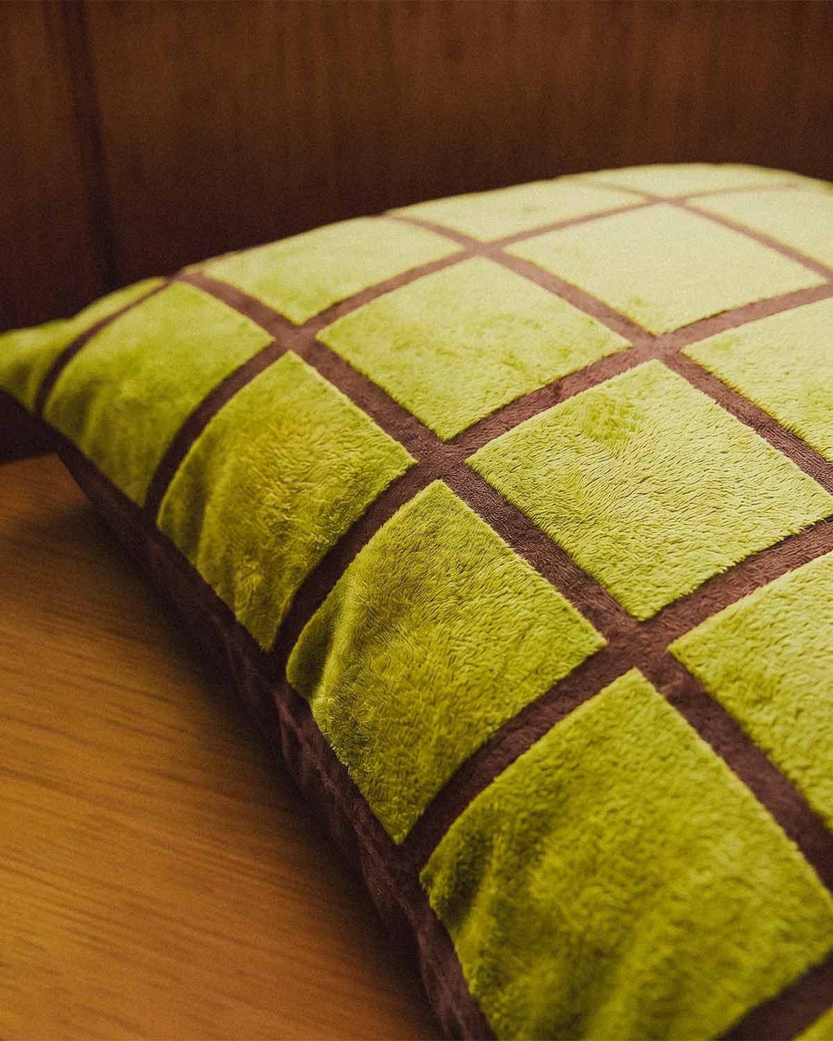 Coussin carré 50x50 cm en tissu Ayuka , image de la gelerie 3