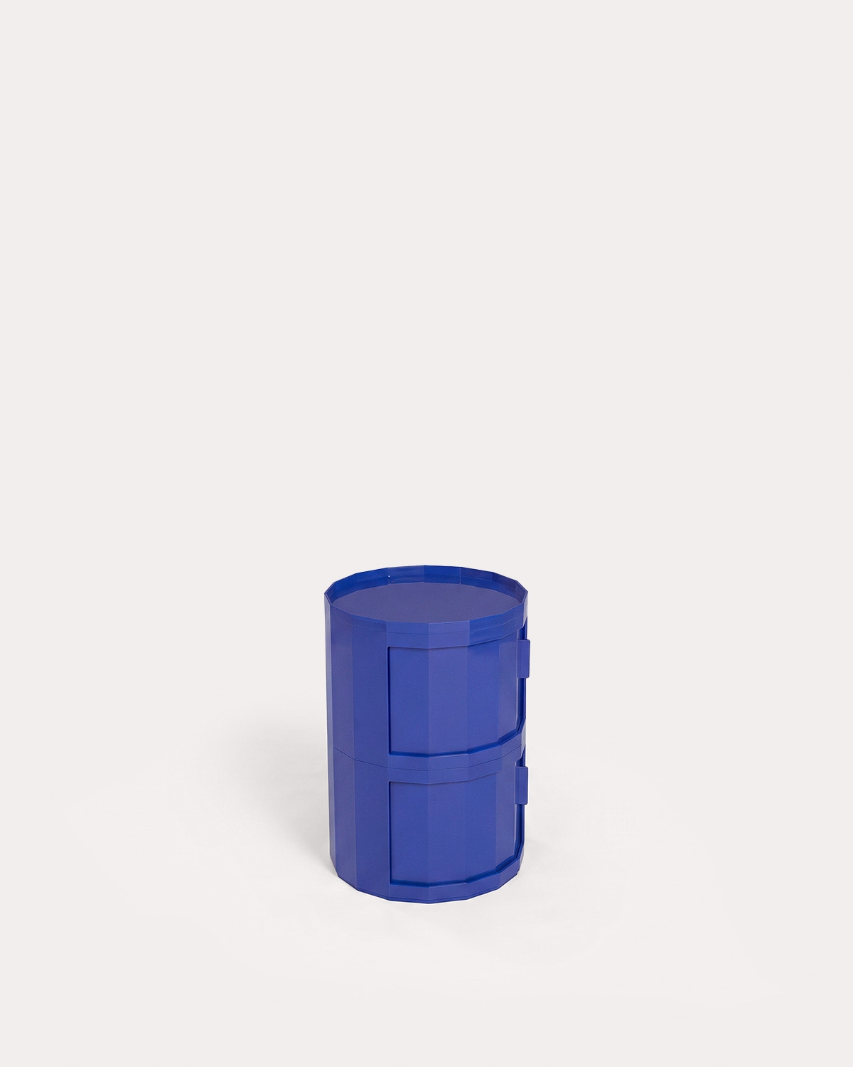 Table d'appoint ronde Ø37 cm avec rangement en ABS Madikke, image de la gelerie 1