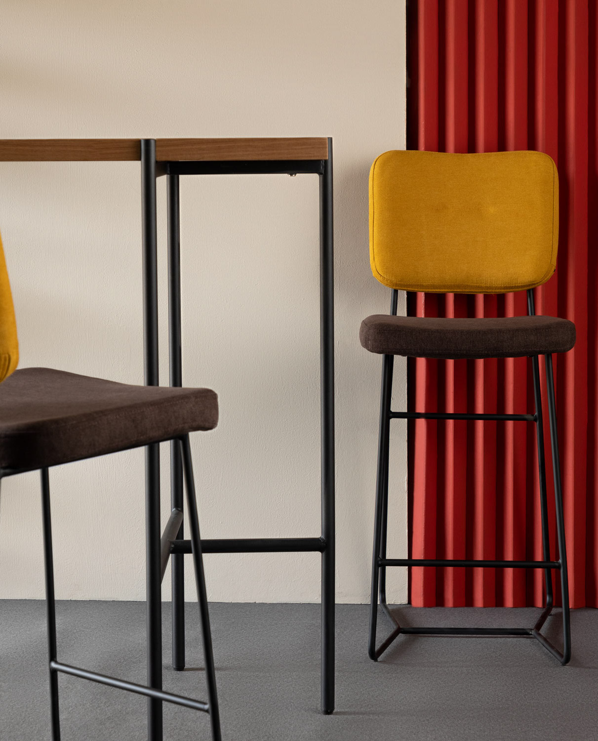 Sgabello Alto in Tela Lala Plus (69,5 cm), immagine della galleria 2