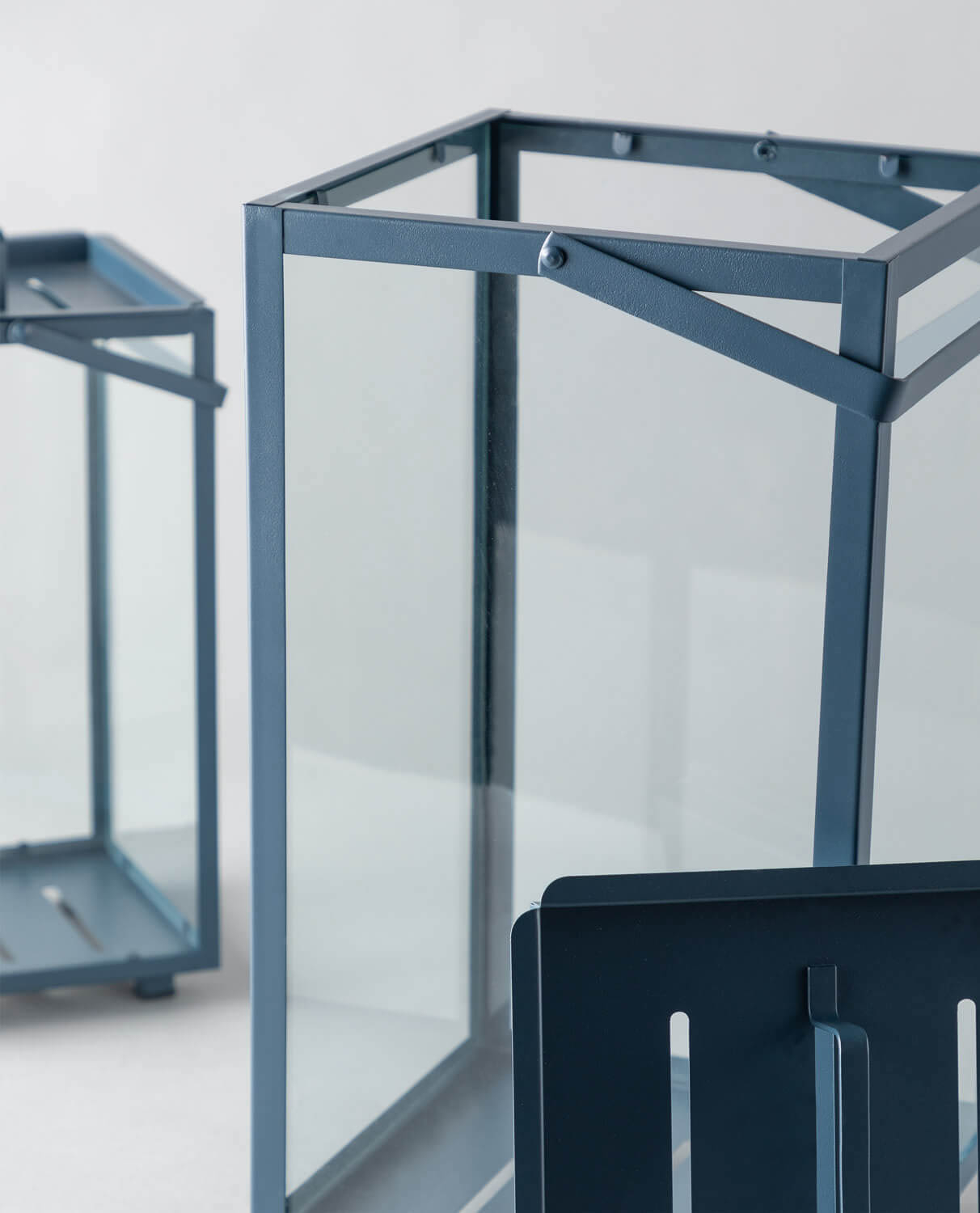 Set di 2 portacandele in metallo e vetro Eiri , immagine della galleria 2