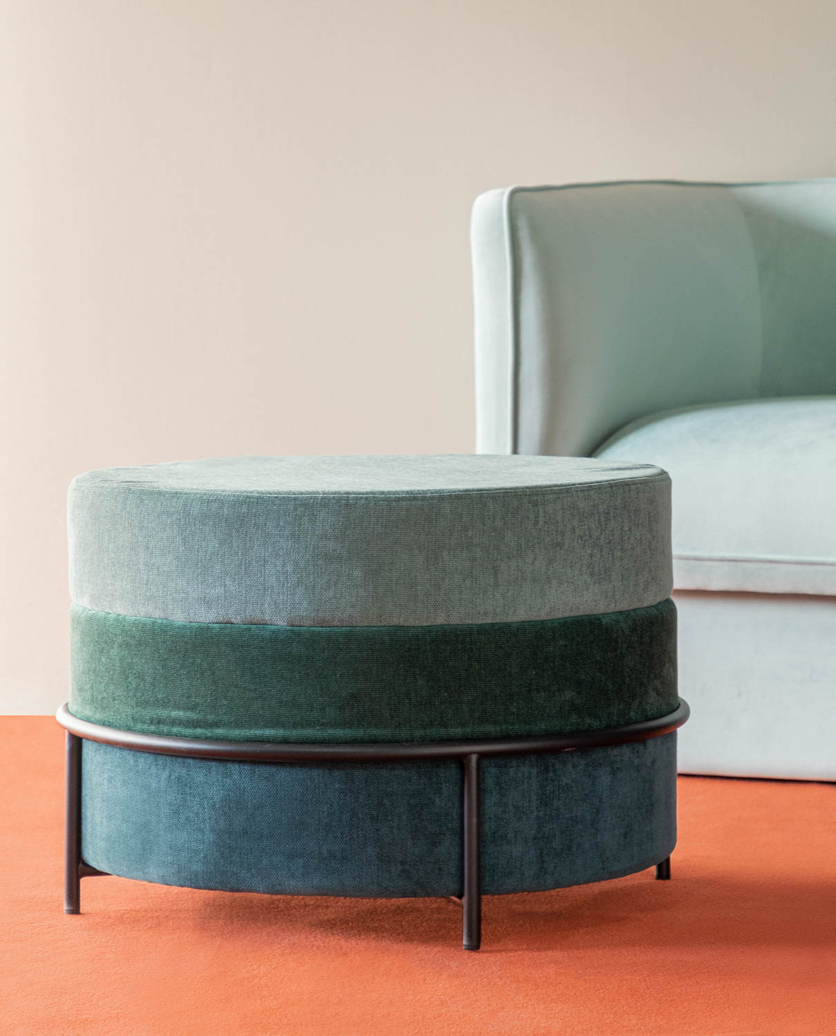 Pouf Rotondo in Tessuto e Metallo Unai B, immagine della galleria 2