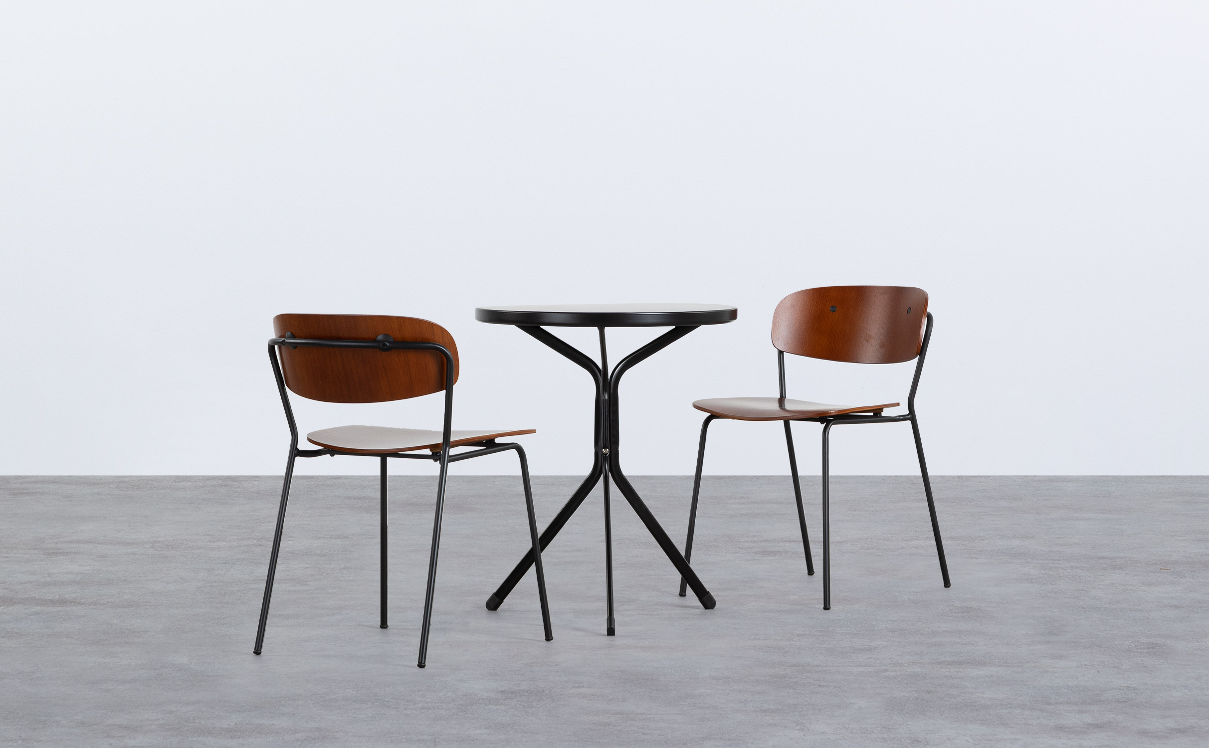 https://cdn.themasie.com/it/2166773/set-di-un-tavolo-rotondo-in-metallo-enlo-e-2-sedie-in-legno-lemu.jpg
