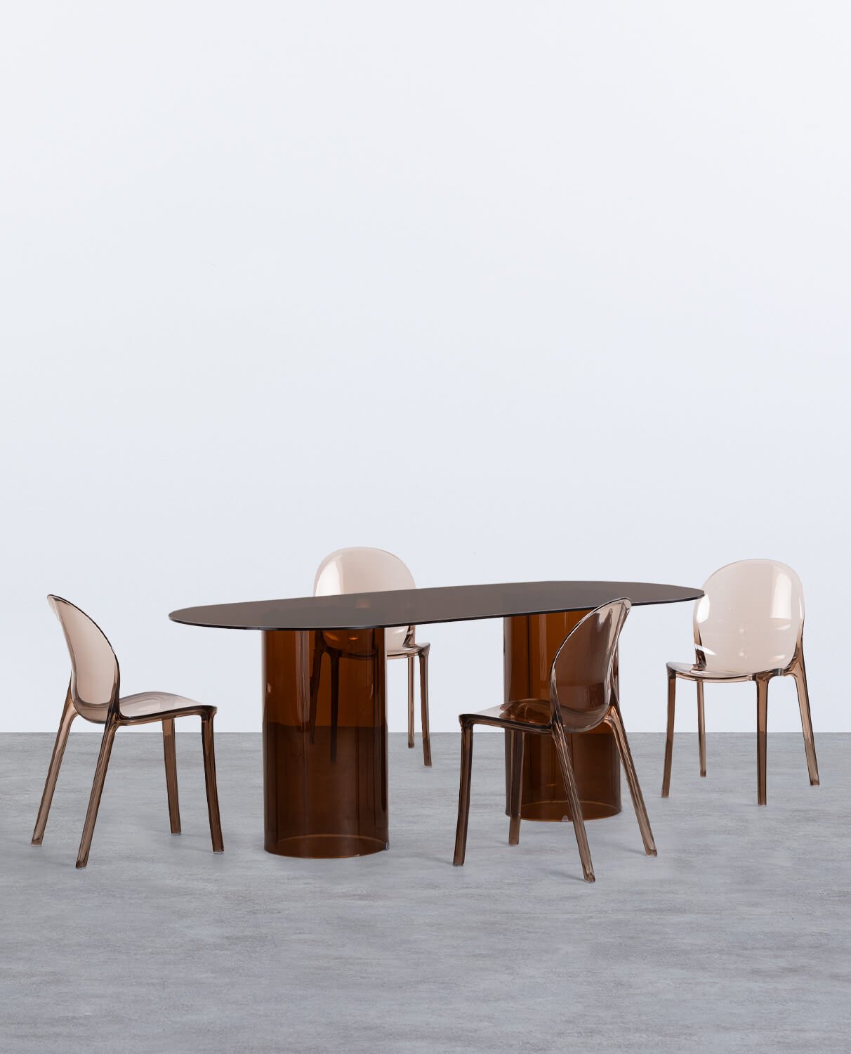 Set di tavoli e sedie da pranzo