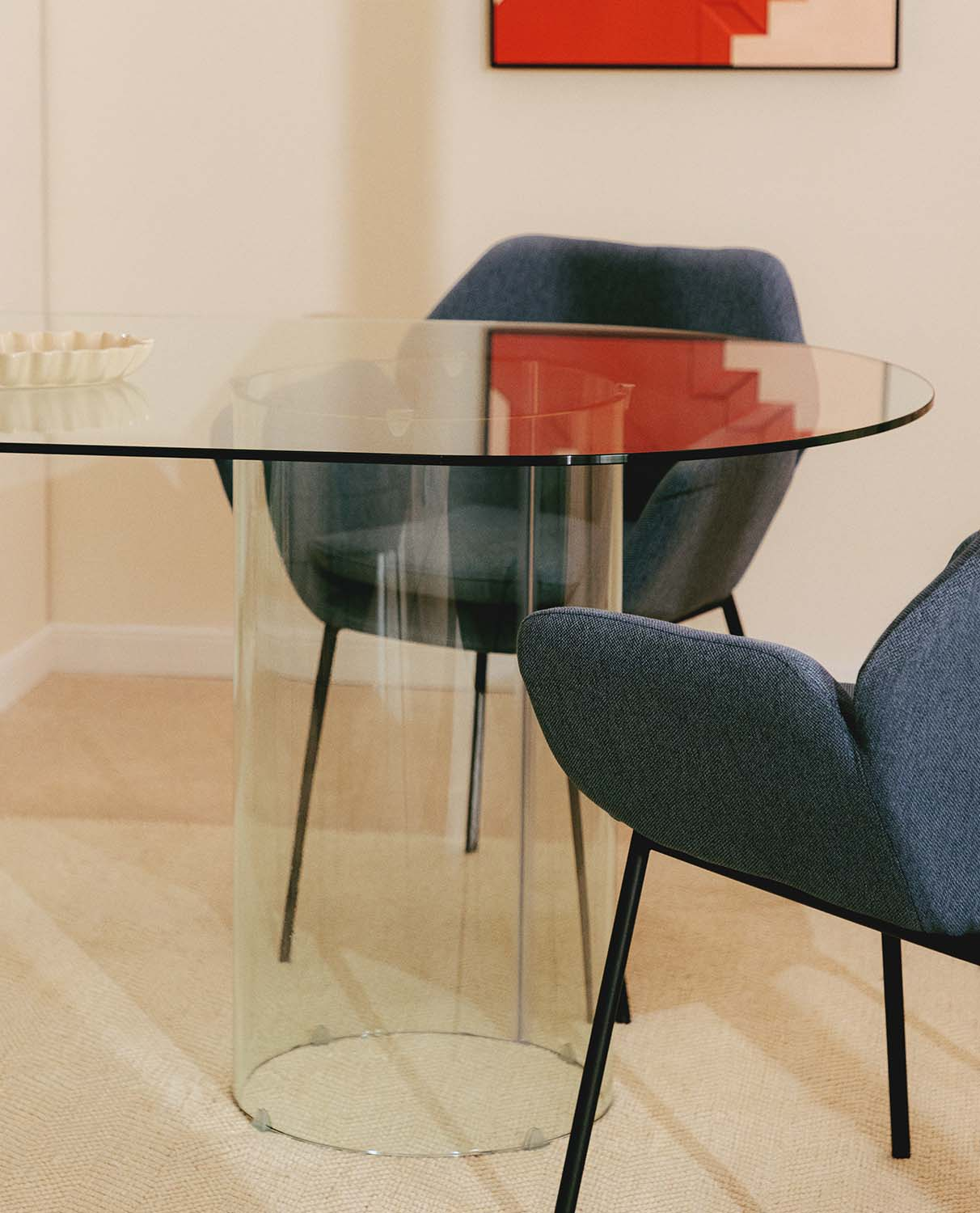 Set di Tavolo da Pranzo Kolu in Vetro Temperato Ovale e 4 Poltrone in Tessuto con Braccioli Eider, immagine della galleria 2