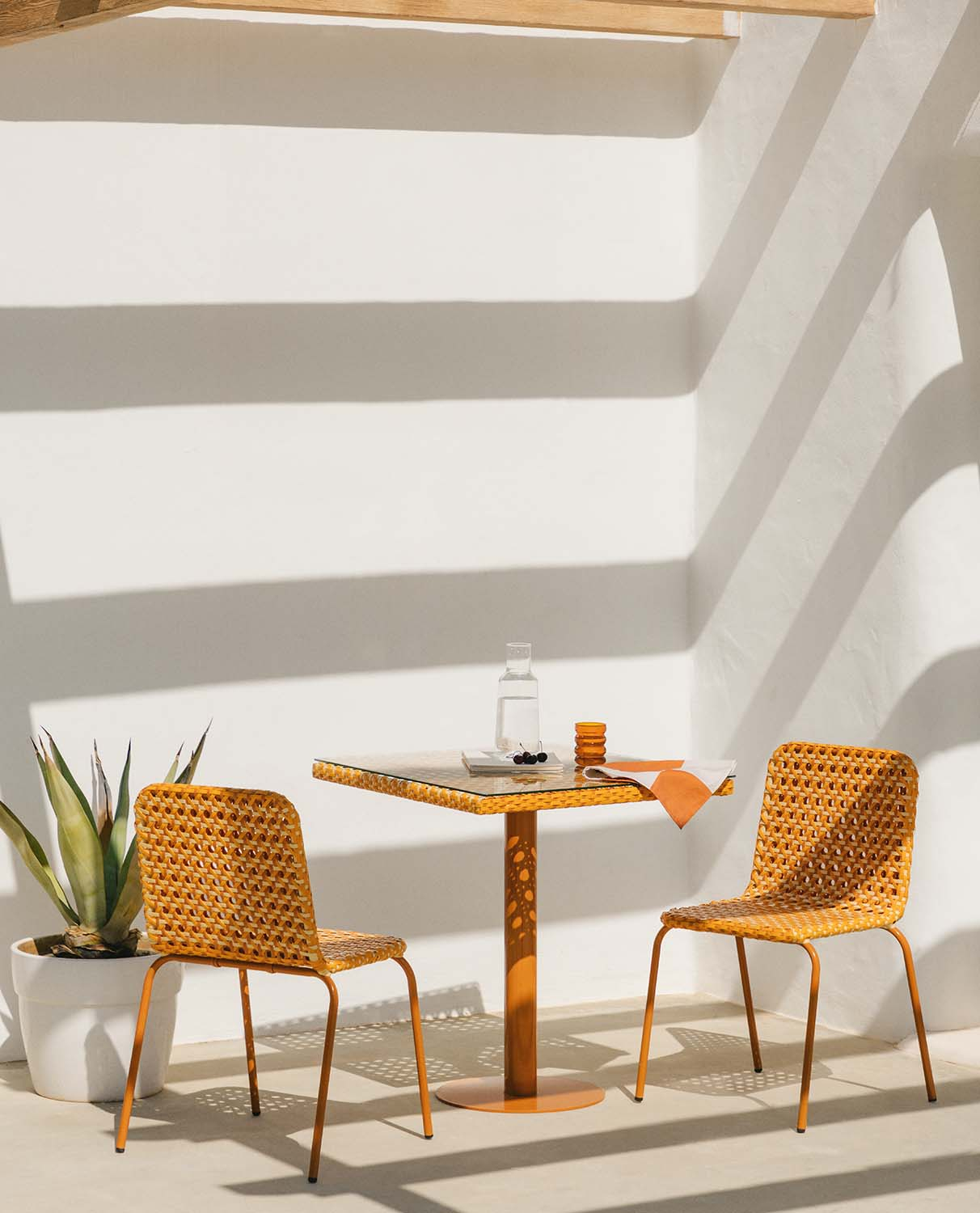 Set di un Tavolo Quadrato e 2 Sedie in Alluminio e Rattan Sintetico da Esterno Roys , immagine della galleria 2