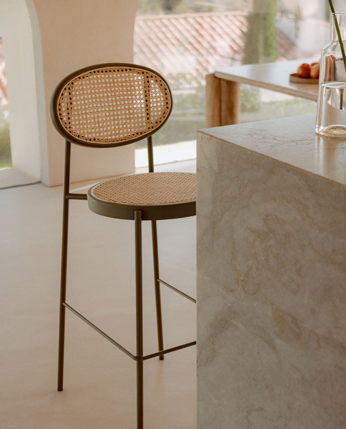 Pack di 2 Sgabelli Alti in Rattan Naturale e Metallo (75 cm) Vili, immagine della galleria 2