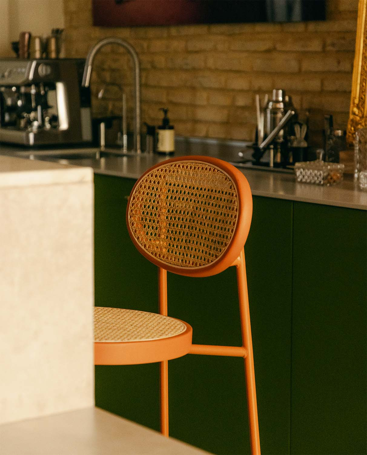Sgabello Alto in Rattan Naturale e Metallo (75 cm) Vili, immagine della galleria 2