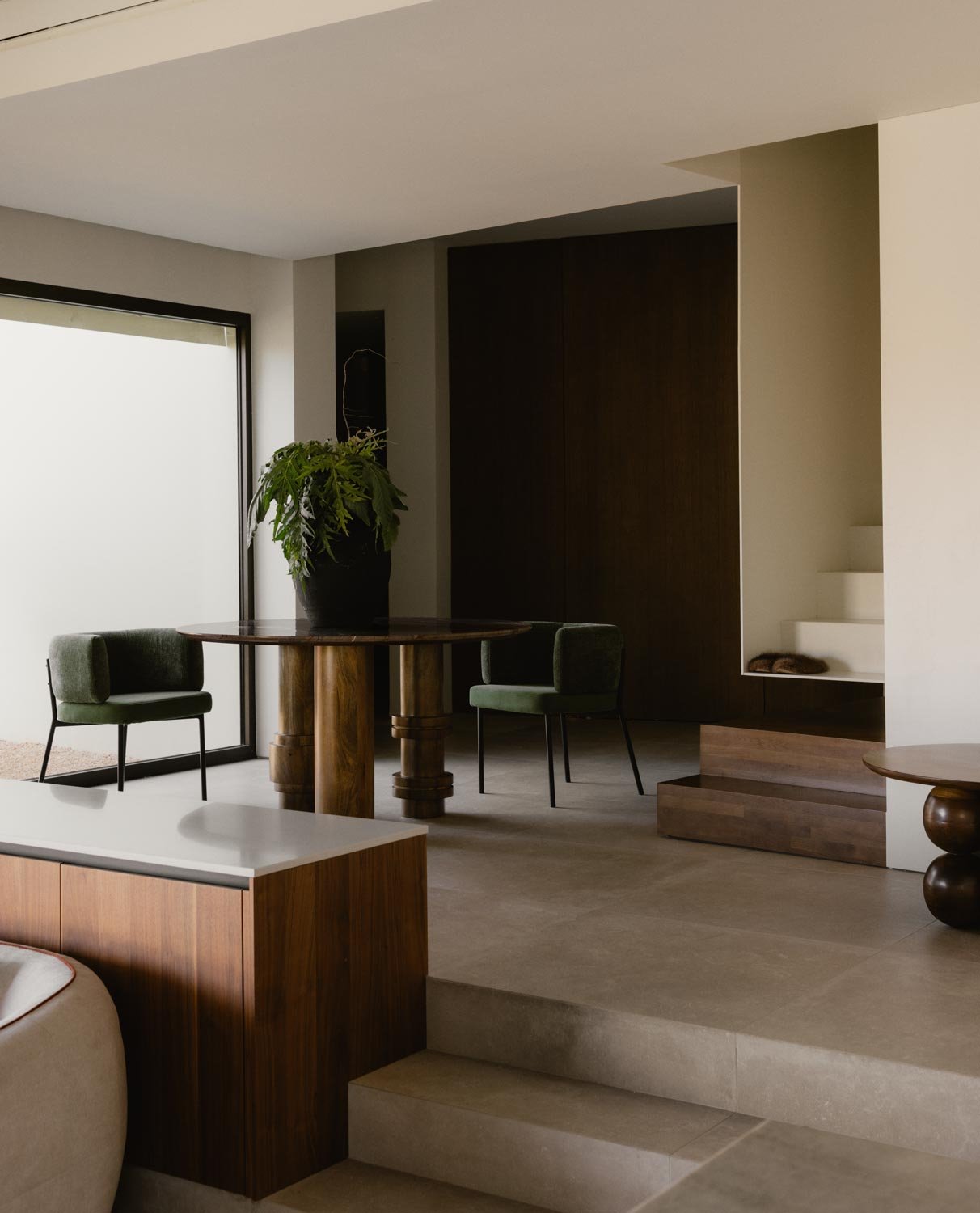Tavolo da Pranzo Rotondo in Marmo Bidasar e Legno di Mango (Ø140 cm) Atenas, immagine della galleria 2