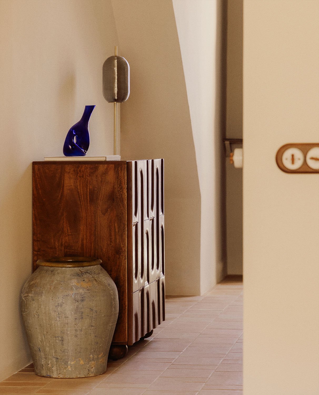 Credenza Bassa con 2 Ante in Legno di Mango Even, immagine della galleria 2