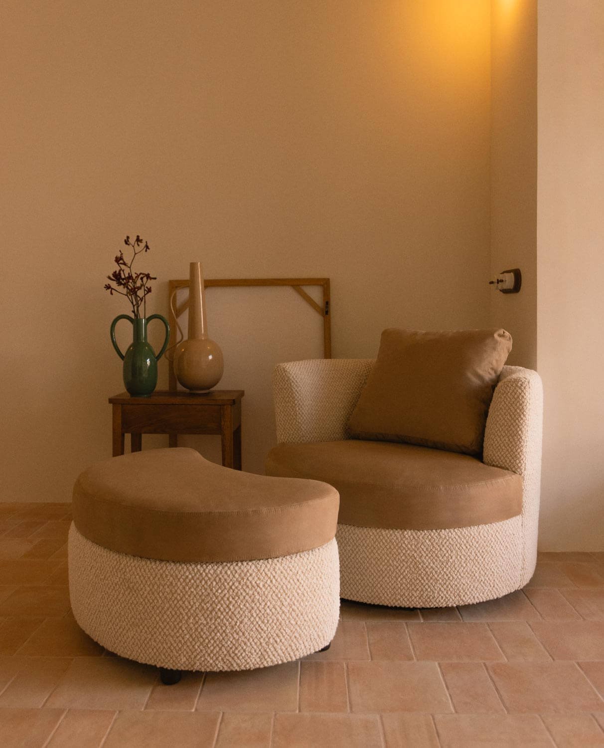 Poltroncina in Tessuto con 3 Cuscini e Poggiapiedi Jace, immagine della galleria 2