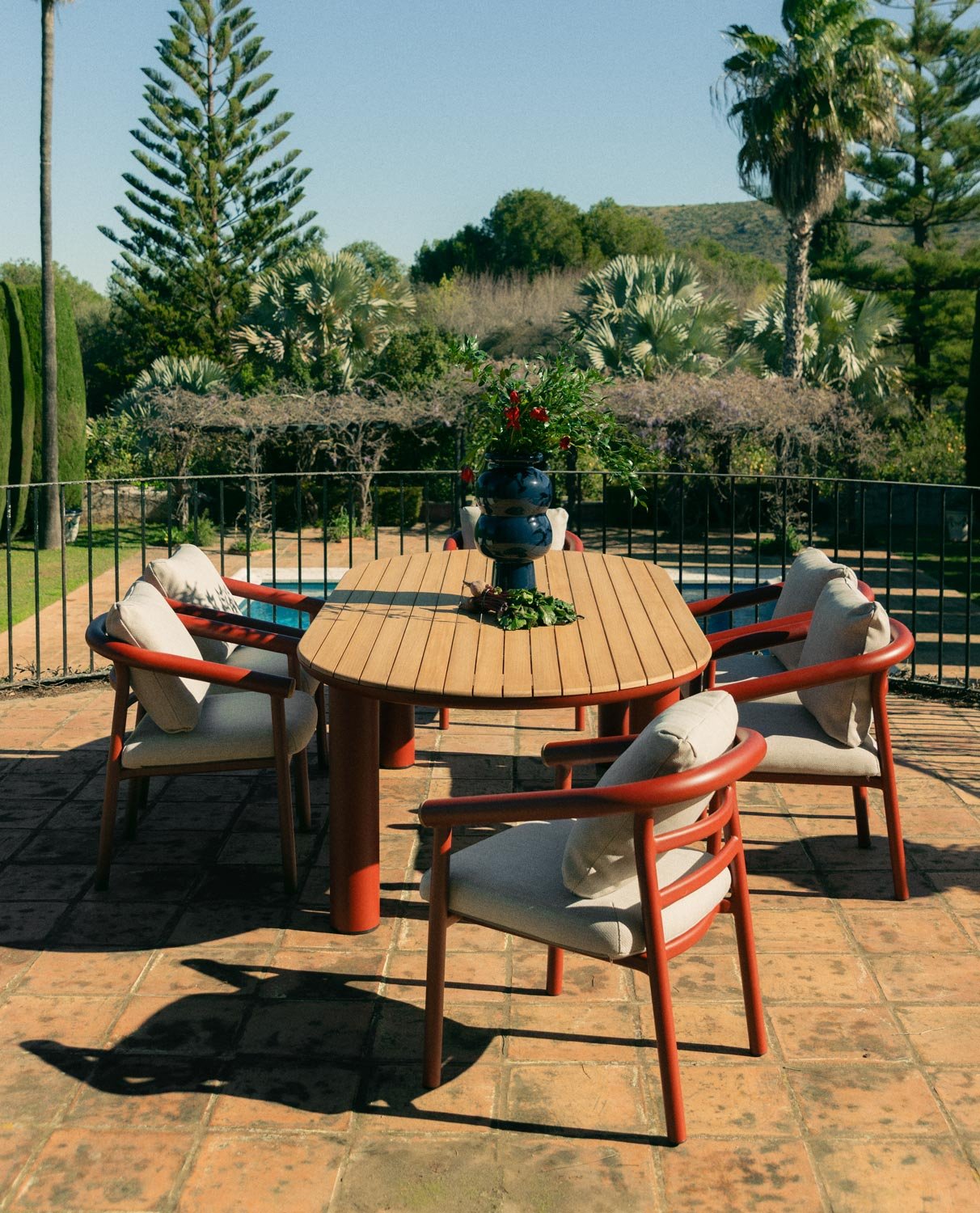 Set di Tavolo Ovale e 6 Sedie in Alluminio e Legno di Teak da Esterno Cheryl, immagine della galleria 2