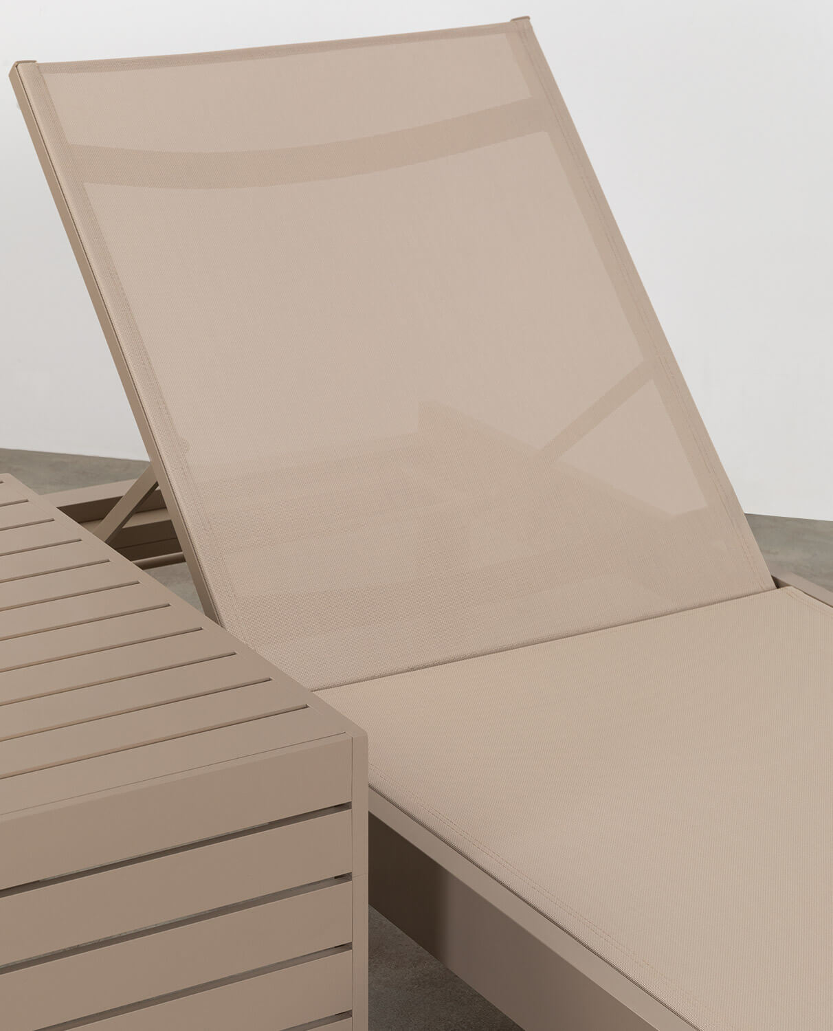 Lettino Prendisole e Tavolino in Alluminio New Kreta, immagine della galleria 2