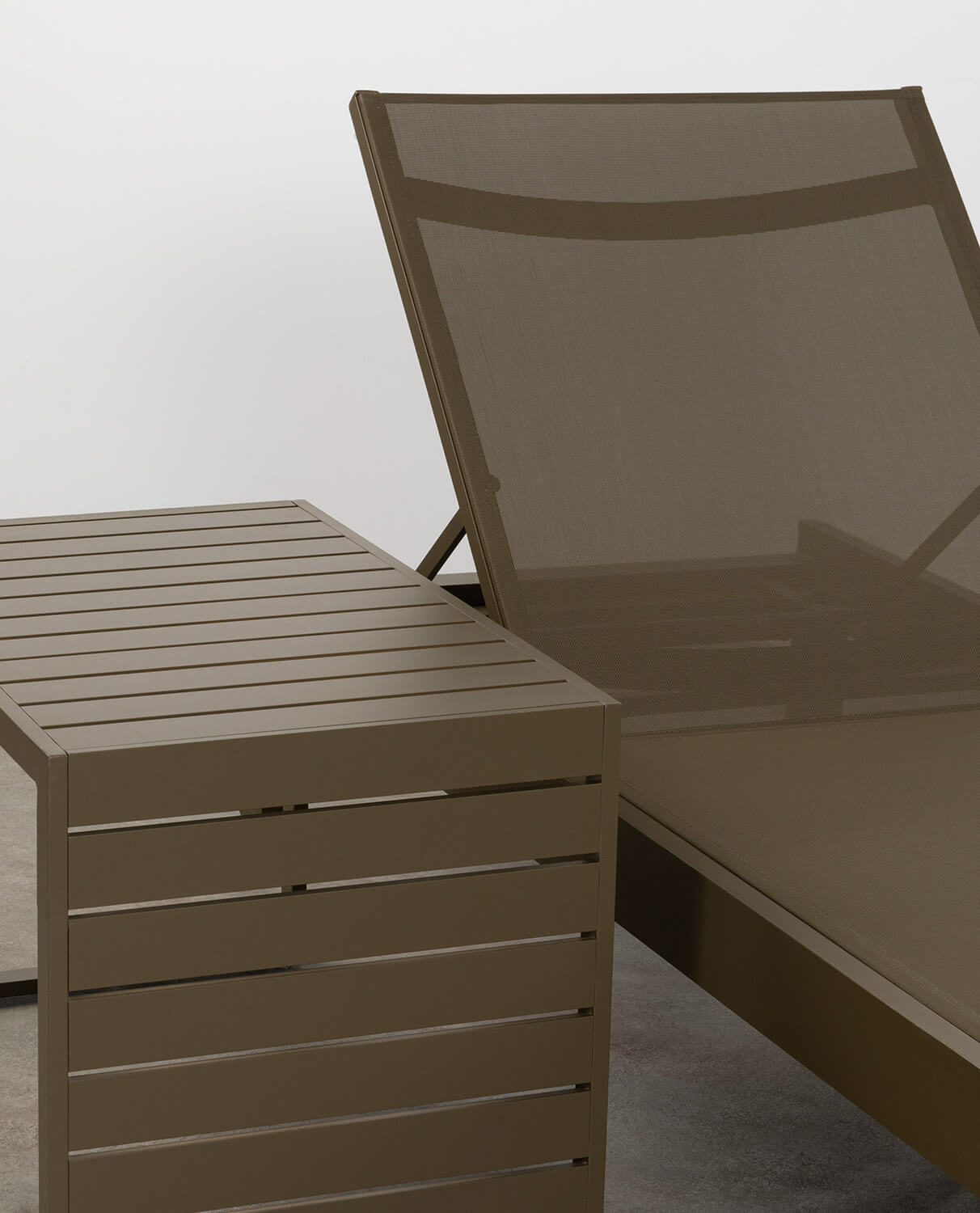 Lettino Prendisole e Tavolino in Alluminio New Kreta, immagine della galleria 2