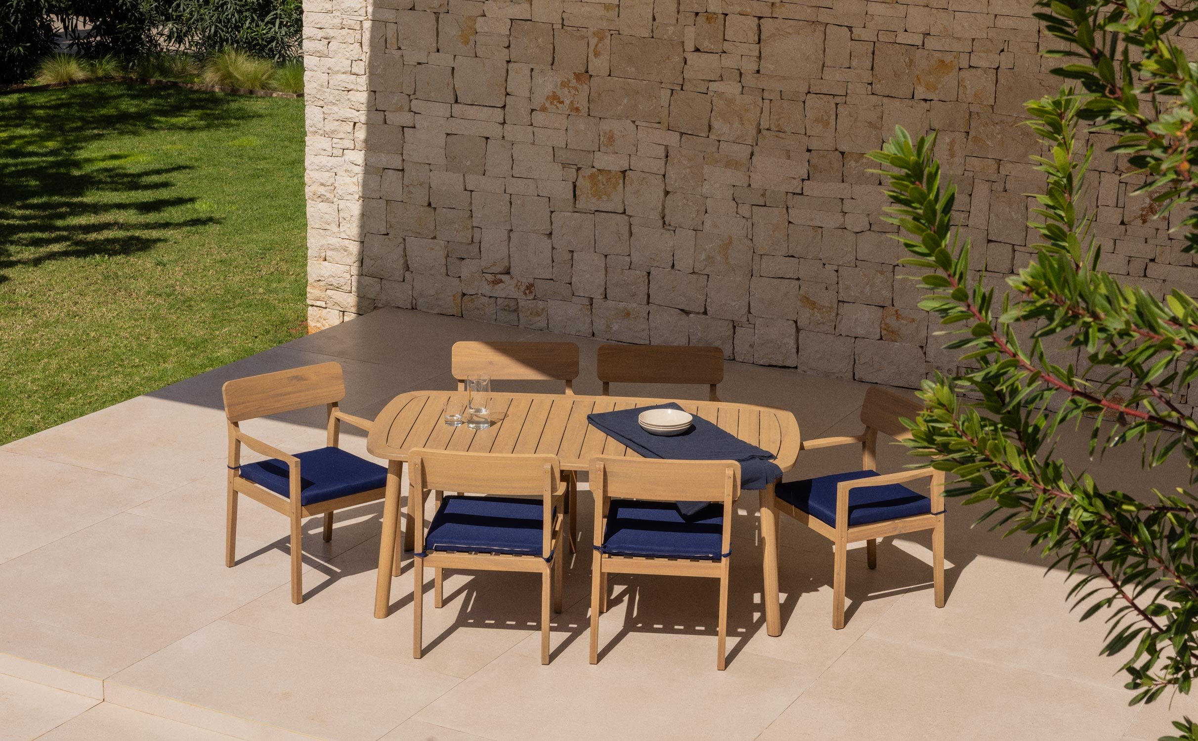 Tavolo da Giardino Rettangolare (180x100 cm) in Legno di Acacia e 6 Sedie con Braccioli Marla, immagine della galleria 1