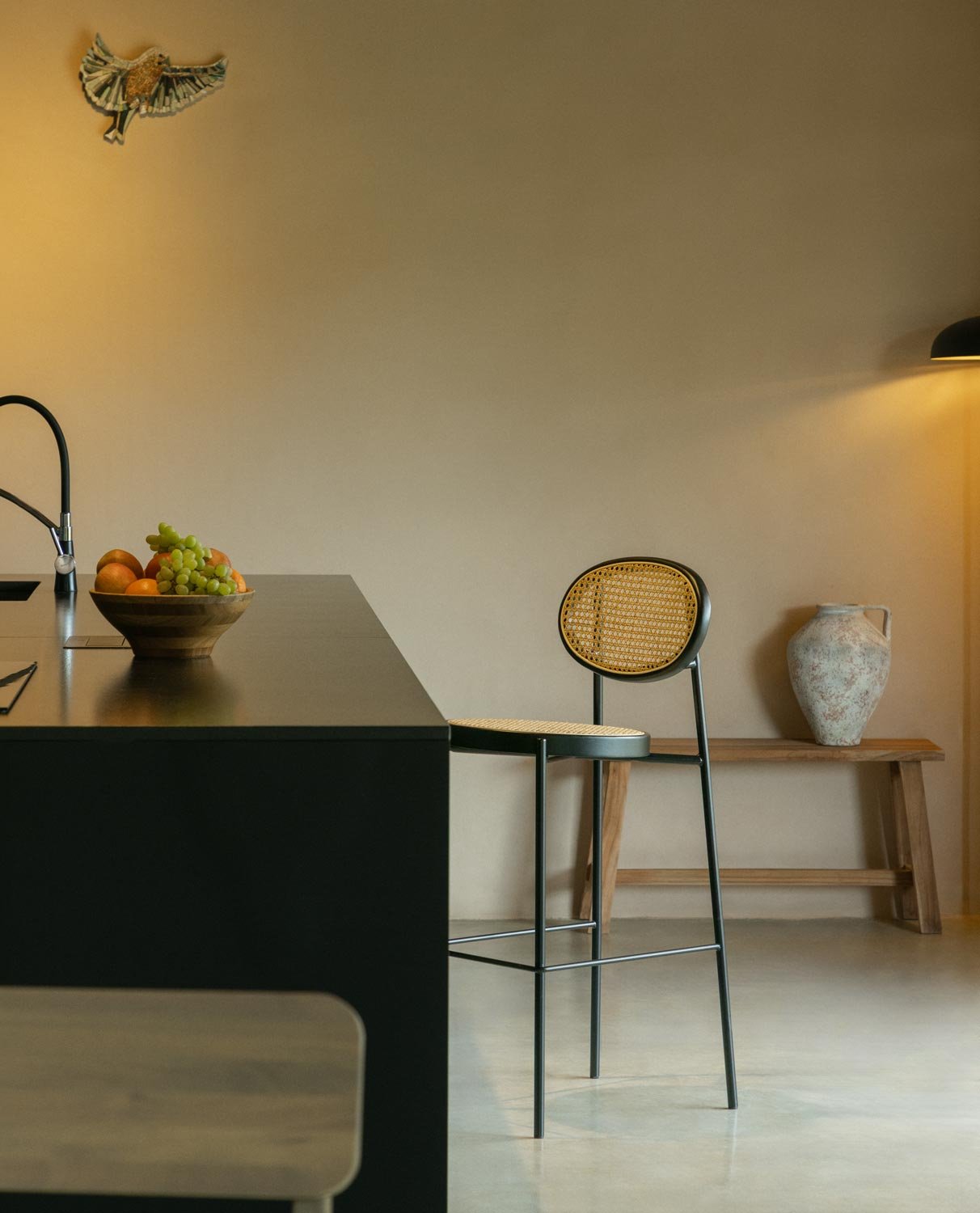Sgabello Alto in Rattan Naturale e Metallo (75 cm) Vili, immagine della galleria 2