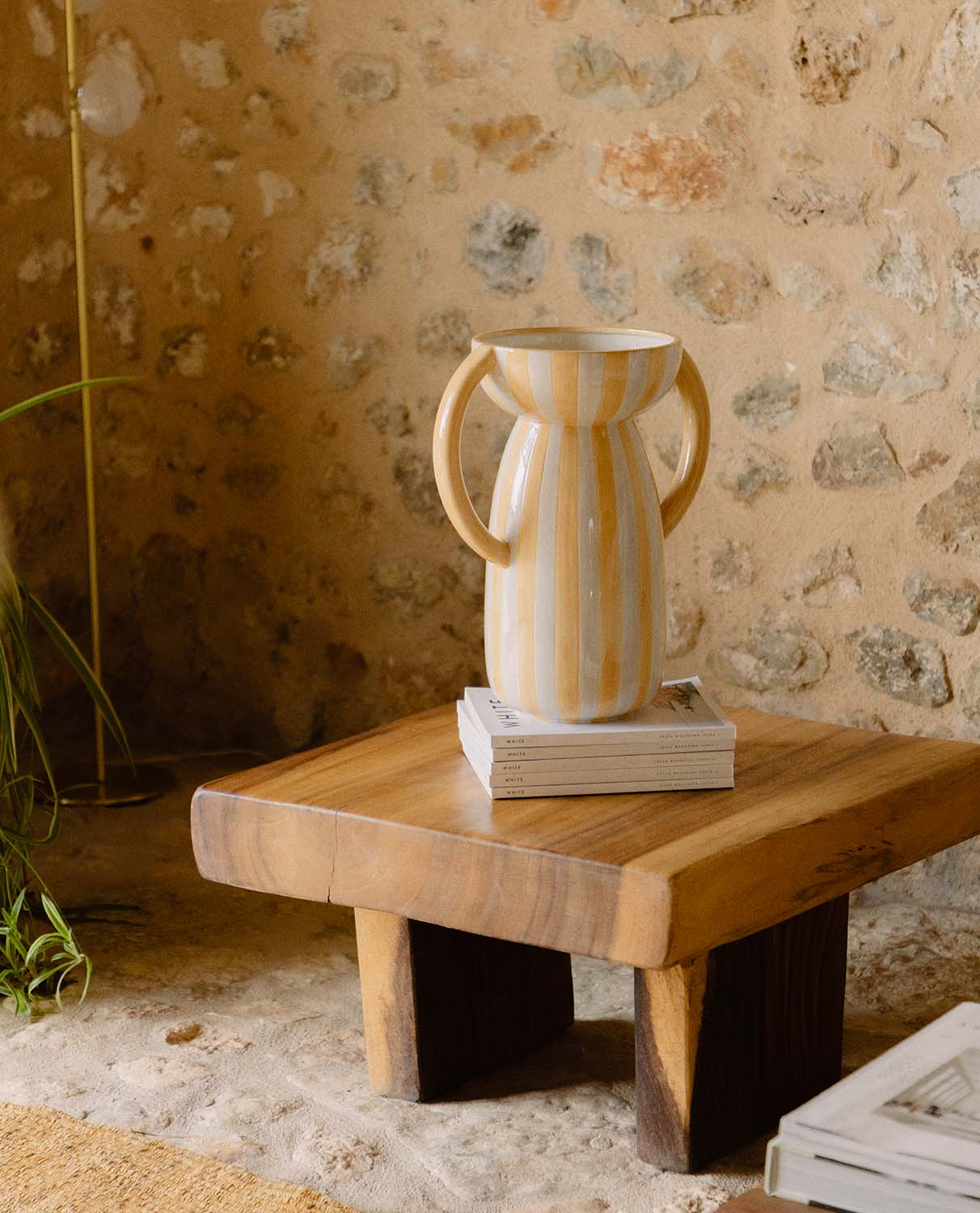 Vaso Alto in Dolomia XL Litchi Line, immagine della galleria 2