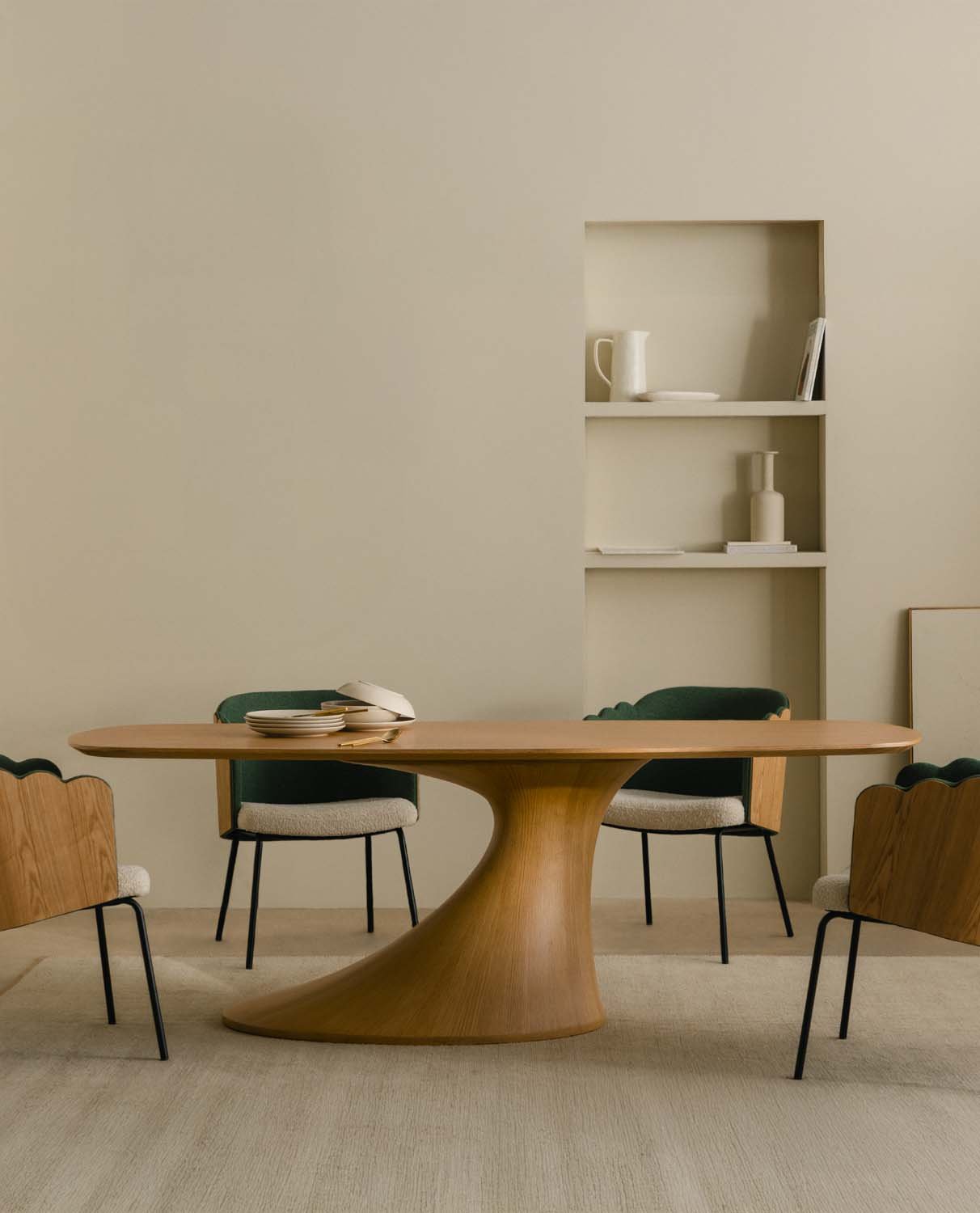 Set di Tavolo da Pranzo Rettangolare in Legno Flawas e 4 Sedie in Tessuto Rene, immagine della galleria 2