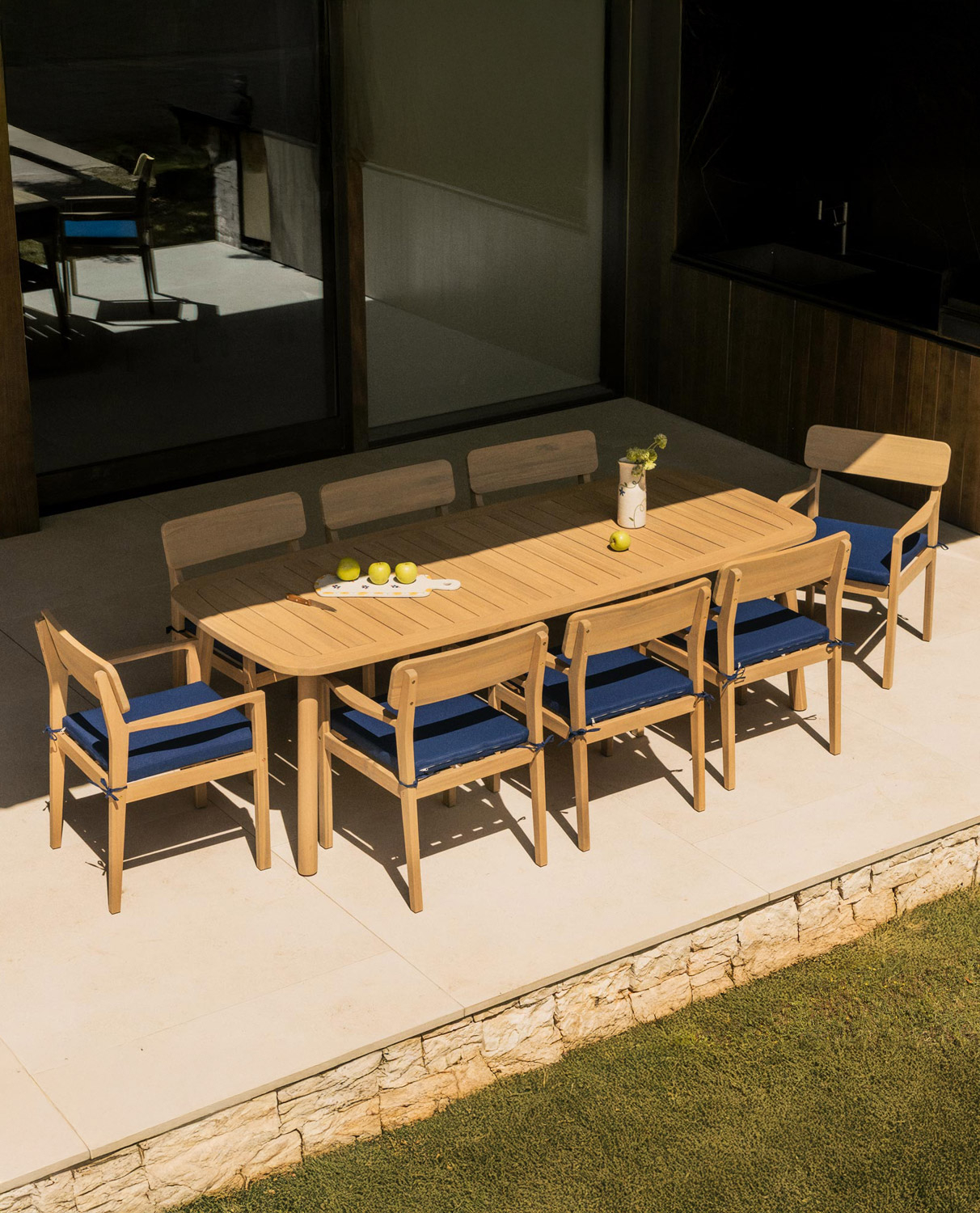 Set di Tavolo Rettangolare (240x100 cm) e 8 Poltrone con Braccioli in Legno d'Acacia da Esterno Marla, immagine della galleria 2