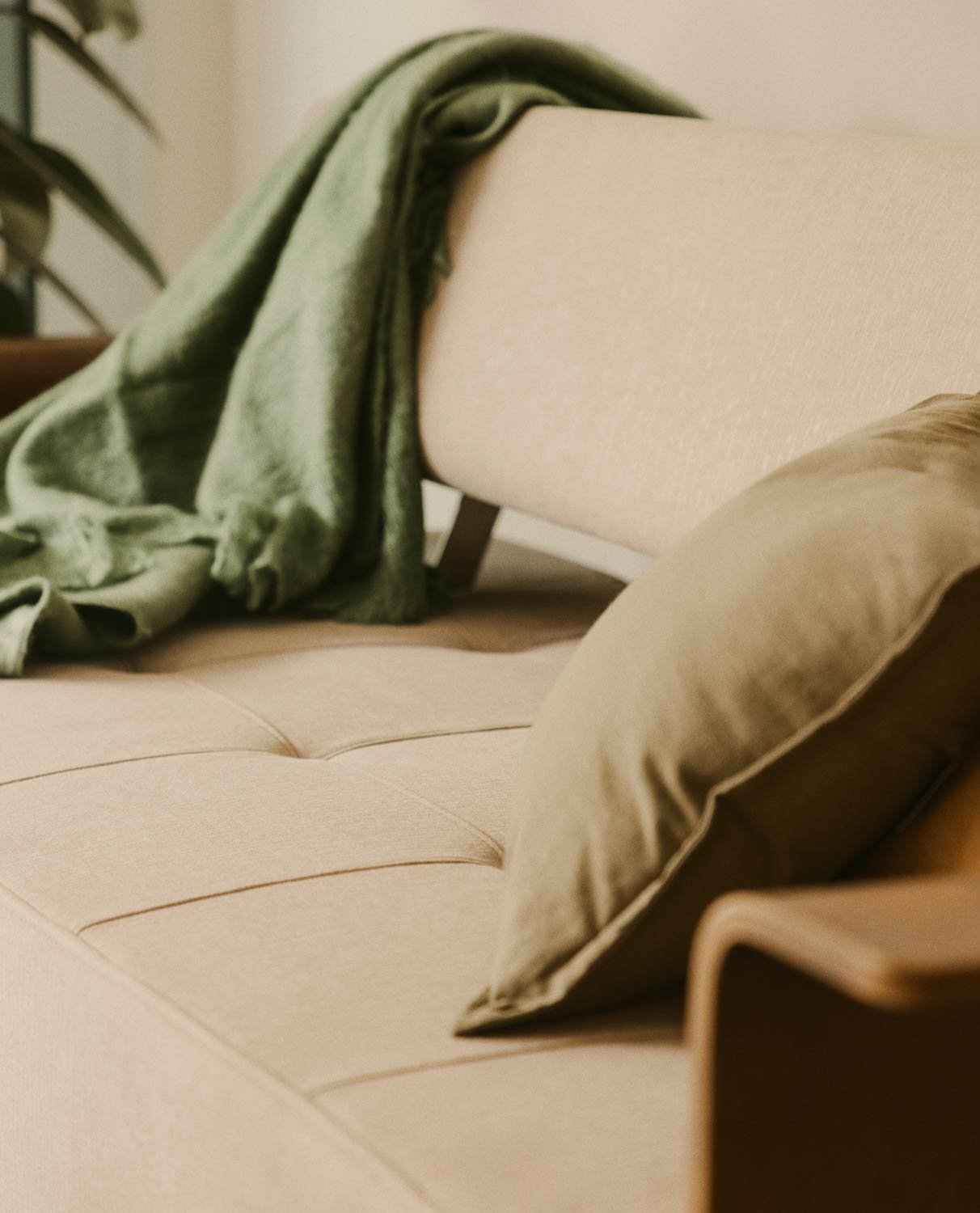 Divano Letto 3 Posti con Braccioli in Legno e Tessuto Nuovo 70S, immagine della galleria 3