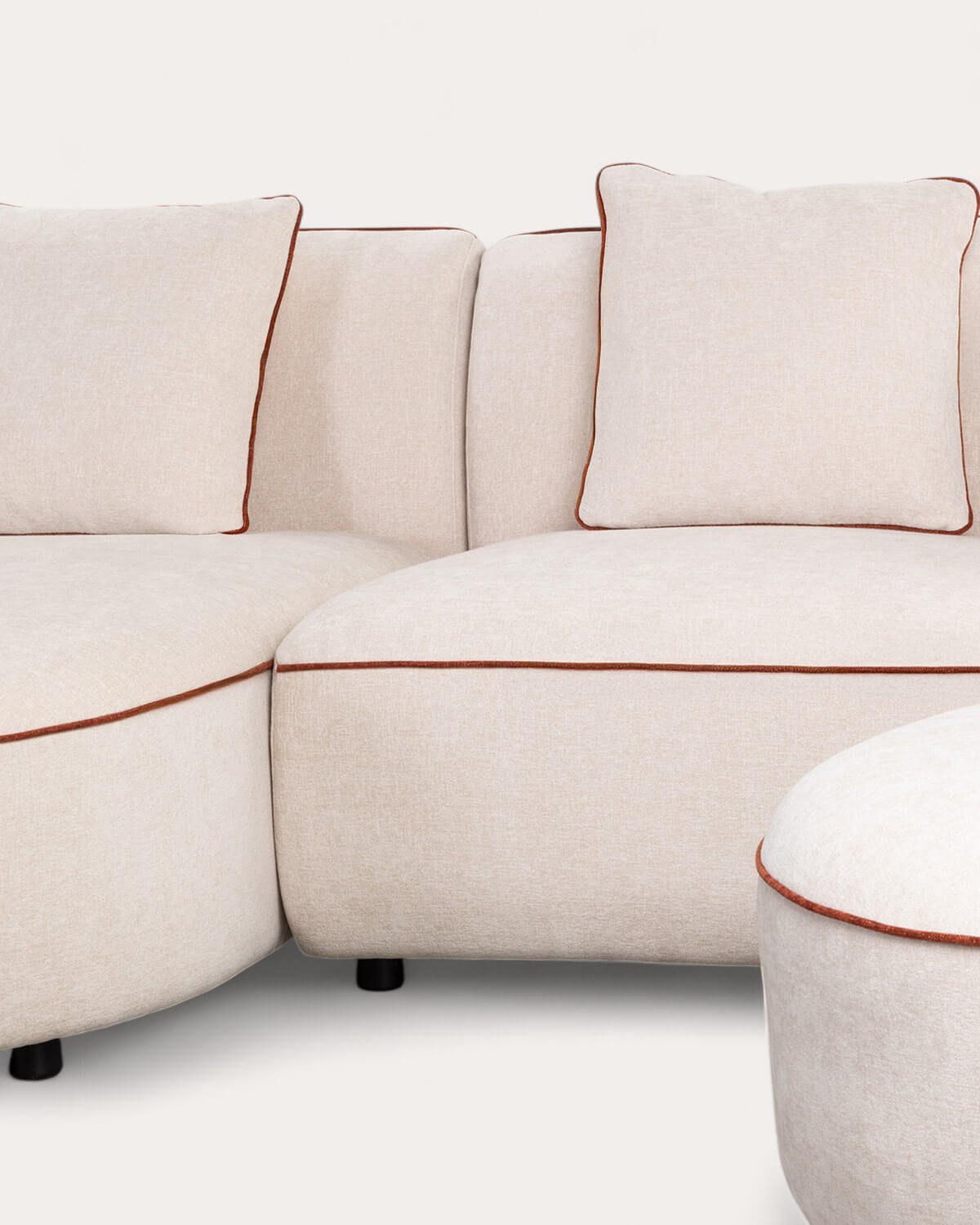 Divano Angolare Modulare in 2 Pezzi con Chaise Longue e Pouf Rotondo in Tessuto Ilham, immagine della galleria 2