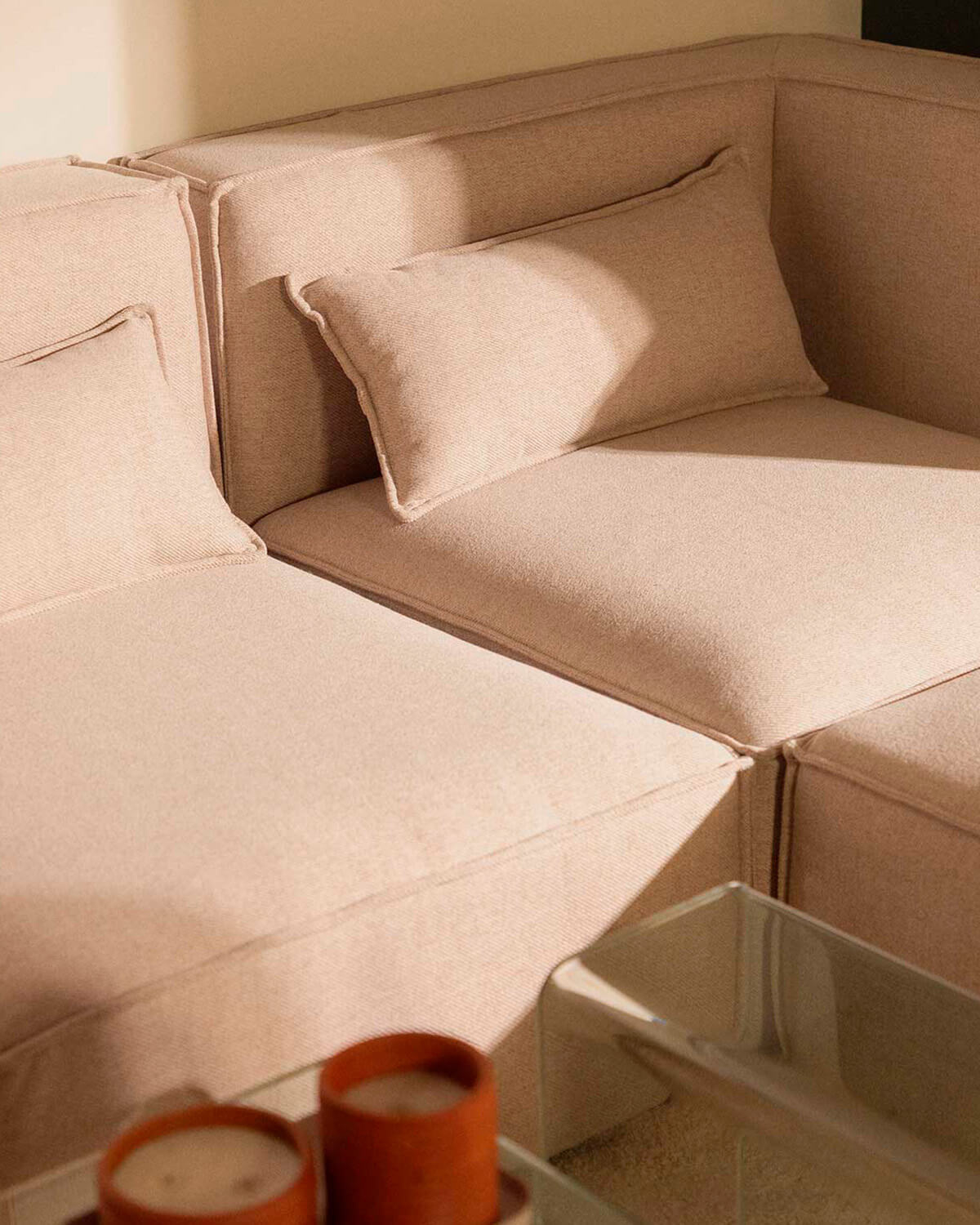 Divano Modulare 2 Pezzi Angolari e Pouf in Tessuto Kilhe, immagine della galleria 3