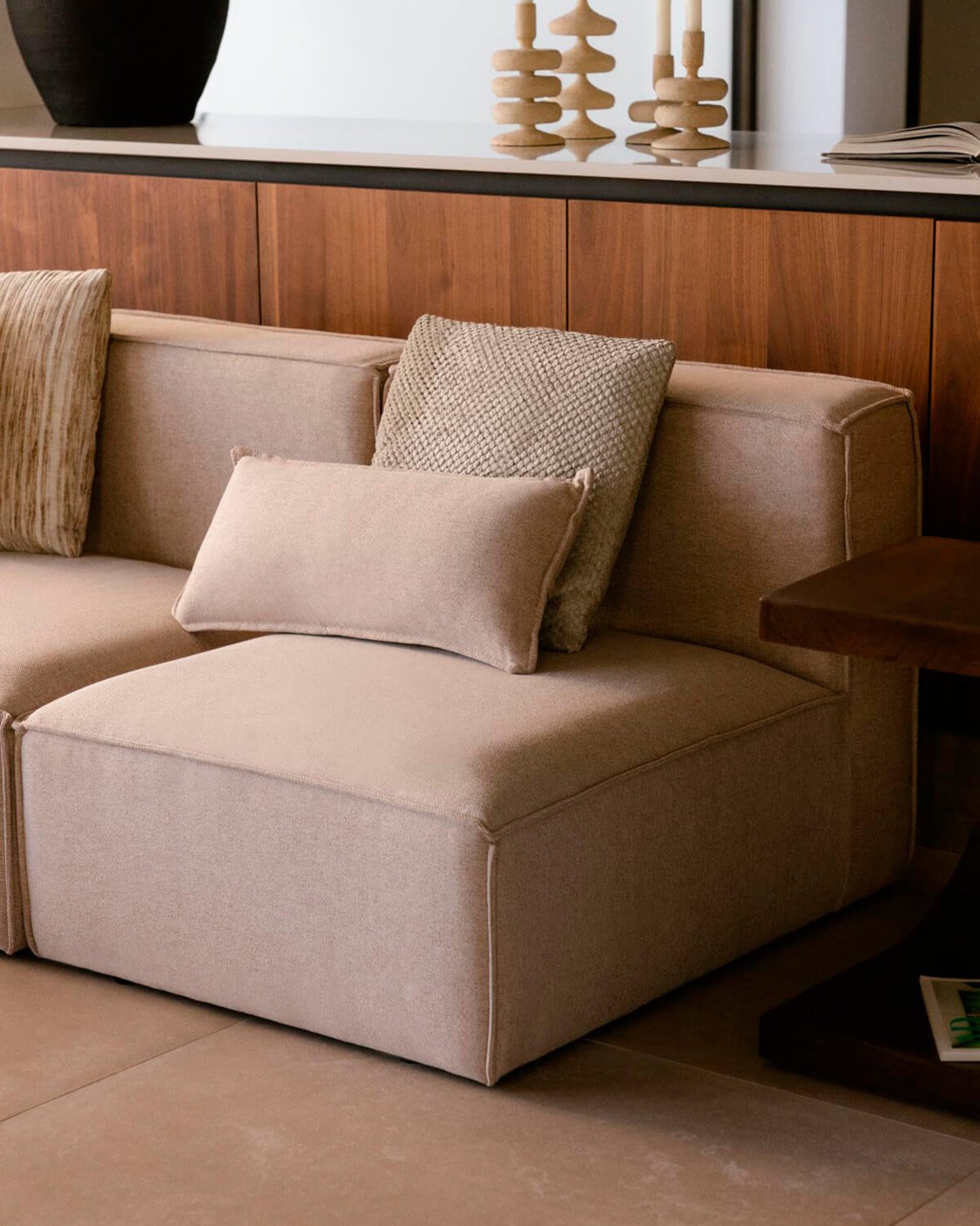 Divano Modulare 2 Pezzi con Pouf in Tessuto Kilhe, immagine della galleria 2