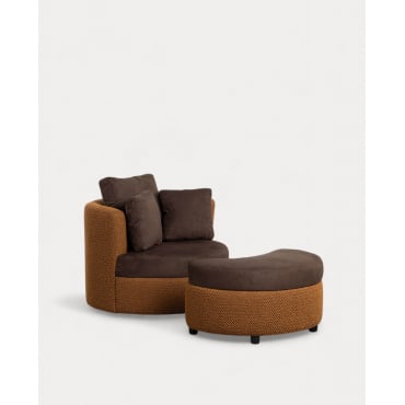 Poltroncina in Tessuto con 3 Cuscini e Poggiapiedi Jace Marrone Cioccolato - The Masie