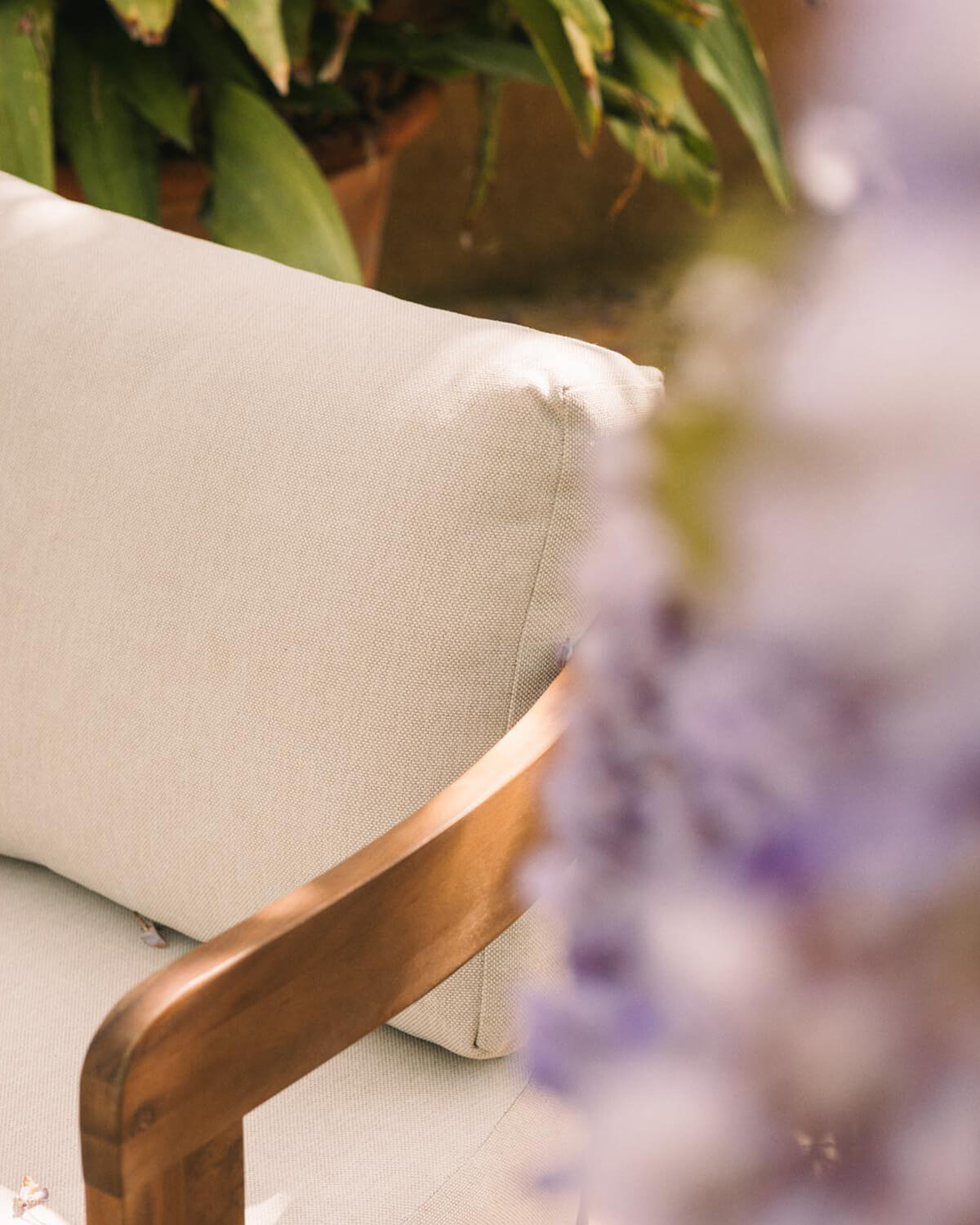 Divano da Giardino 3 Posti in Legno di Acacia e Tessuto Moad, immagine della galleria 3