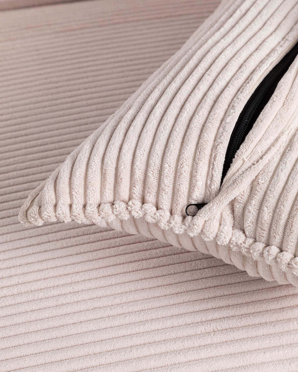 Divano Modulare 4 Pezzi con Pouf in Velluto a Coste Spesse Kilhe, immagine della galleria 7