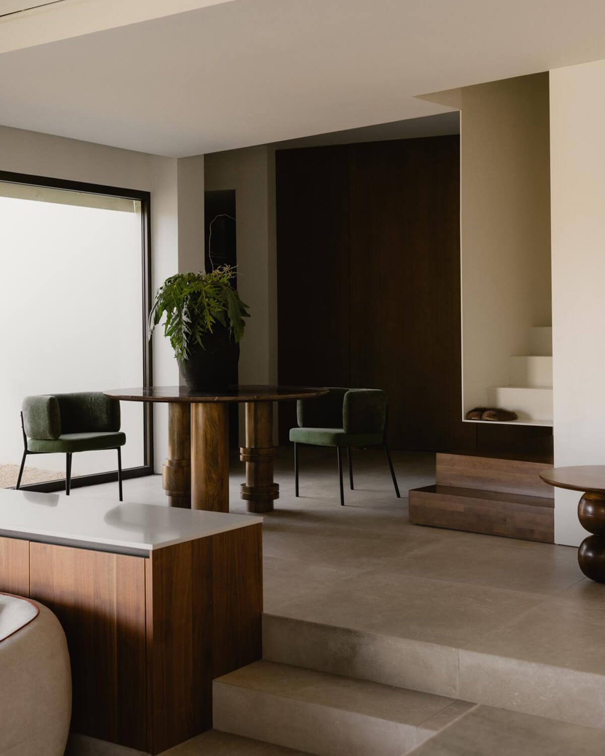 Tavolo da Pranzo Rotondo in Marmo Bidasar e Legno di Mango (Ø140 cm) Atenas, immagine della galleria 2