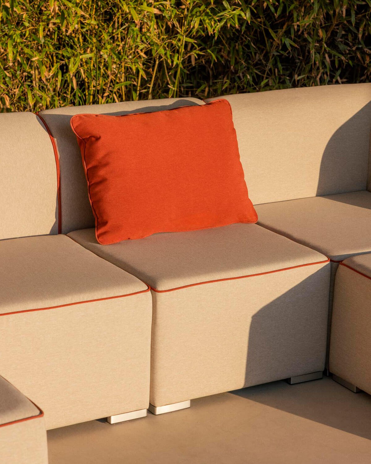 Divano da Giardino Modulare 5 Pezzi con 2 Angoli e 3 Poltrone con Puff in Tessuto Lagos, immagine della galleria 3