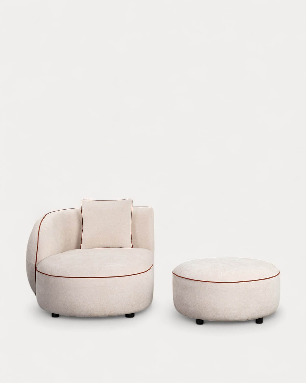 Chaise longue rotonda in tessuto Ilham con puff