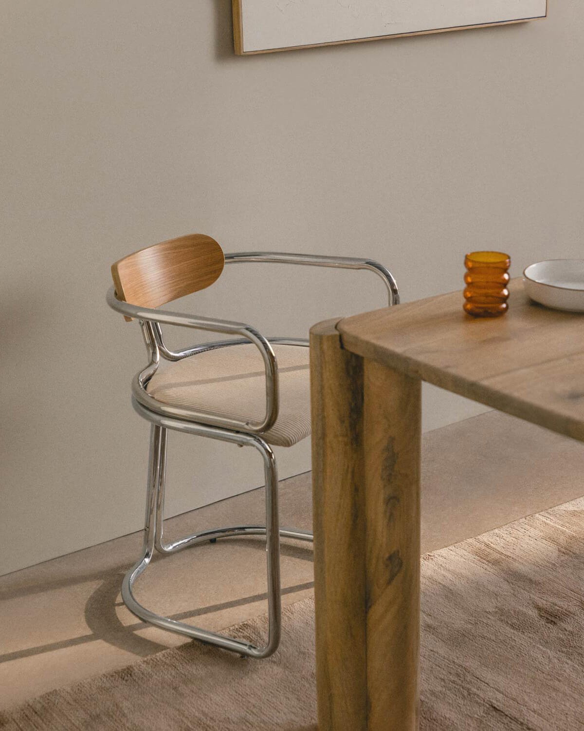 Sedia da Pranzo in Velluto a Coste Spesso e Legno con Braccioli Teba, immagine della galleria 2