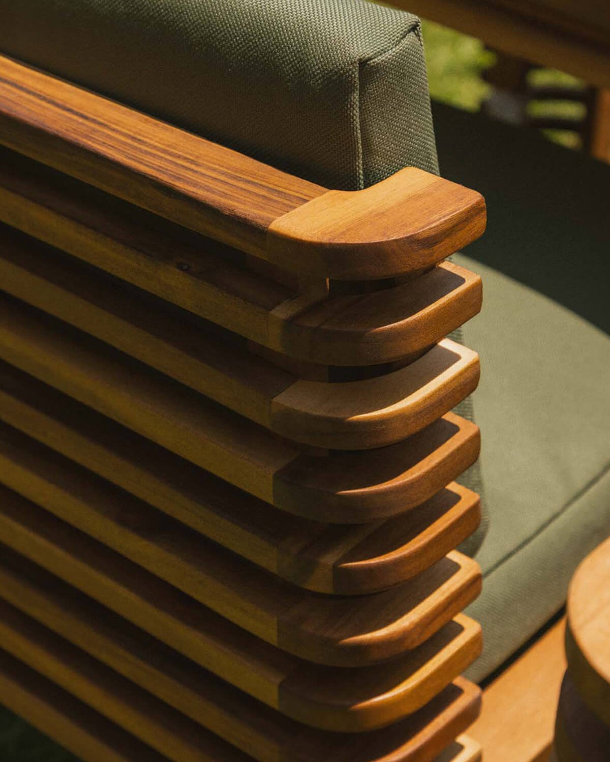 Sedia da Esterno in Legno di Acacia con Cuscini in Tessuto Hazan, immagine della galleria 3