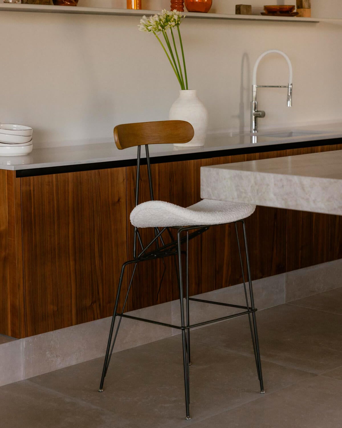 Sgabello alto Brunela in tessuto e legno (75 cm), immagine della galleria 2