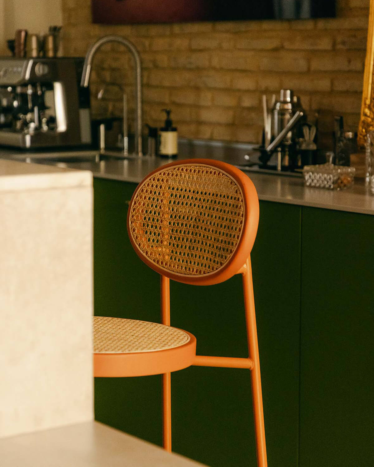 Sgabello Alto in Rattan Naturale e Metallo (75 cm) Vili, immagine della galleria 2