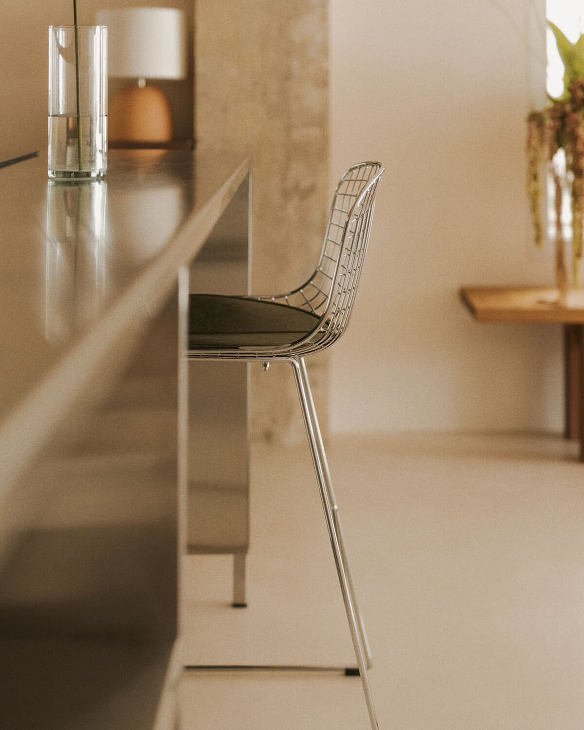 Sgabello Alto in Metallo (66 cm) con Schienale Basso Aras, immagine della galleria 2