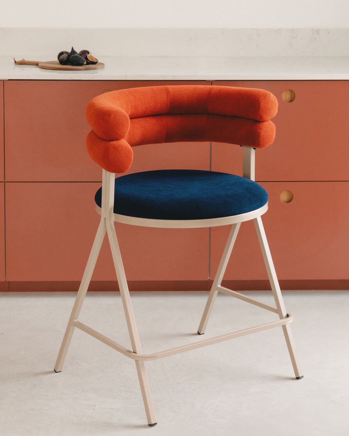 Confezione da 4 sgabelli alti in tessuto e metallo (65 cm) Aixa, immagine della galleria 2