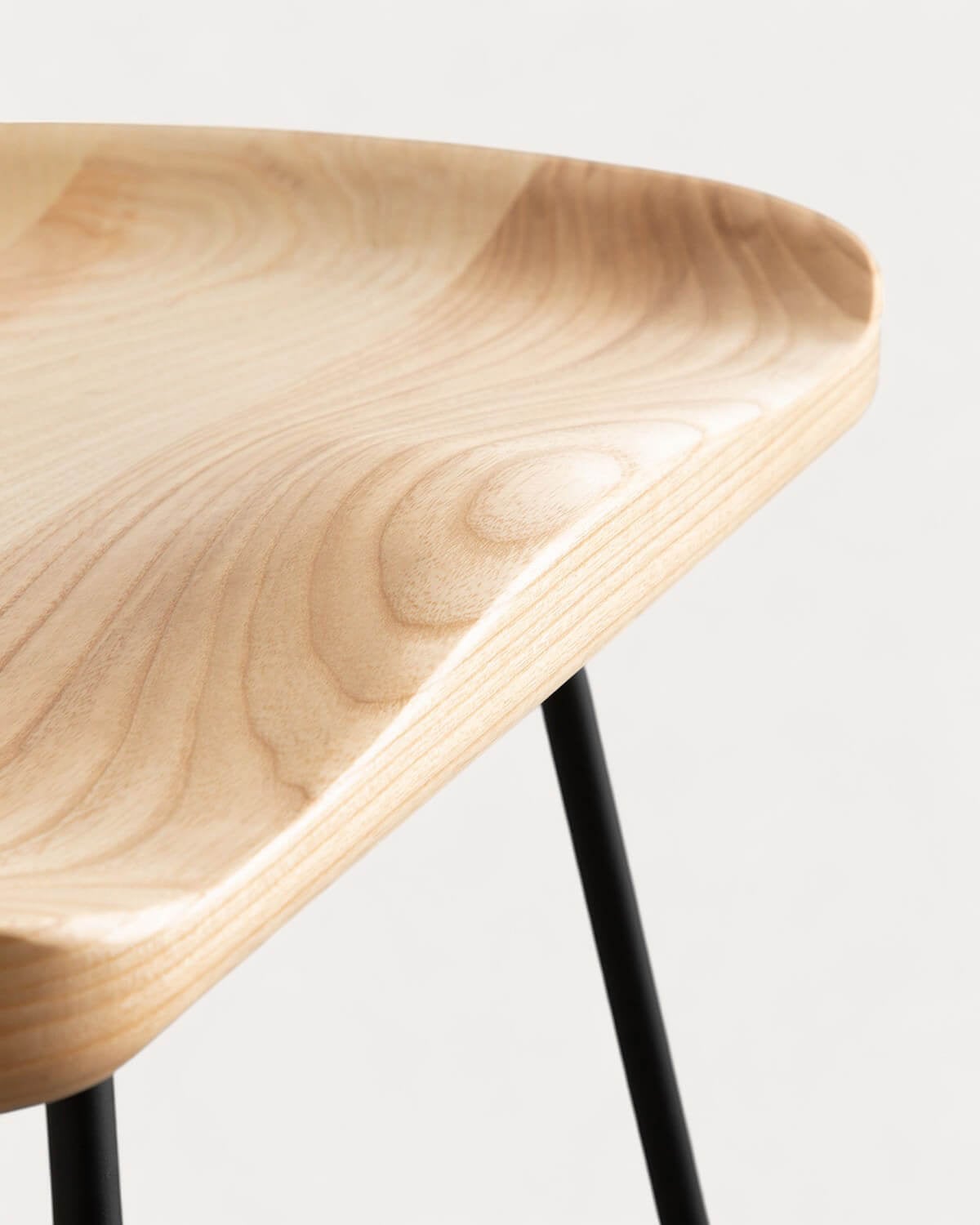 Confezione da 2 sgabelli alti in legno e metallo (67,5 cm) con motivo rose, immagine della galleria 5