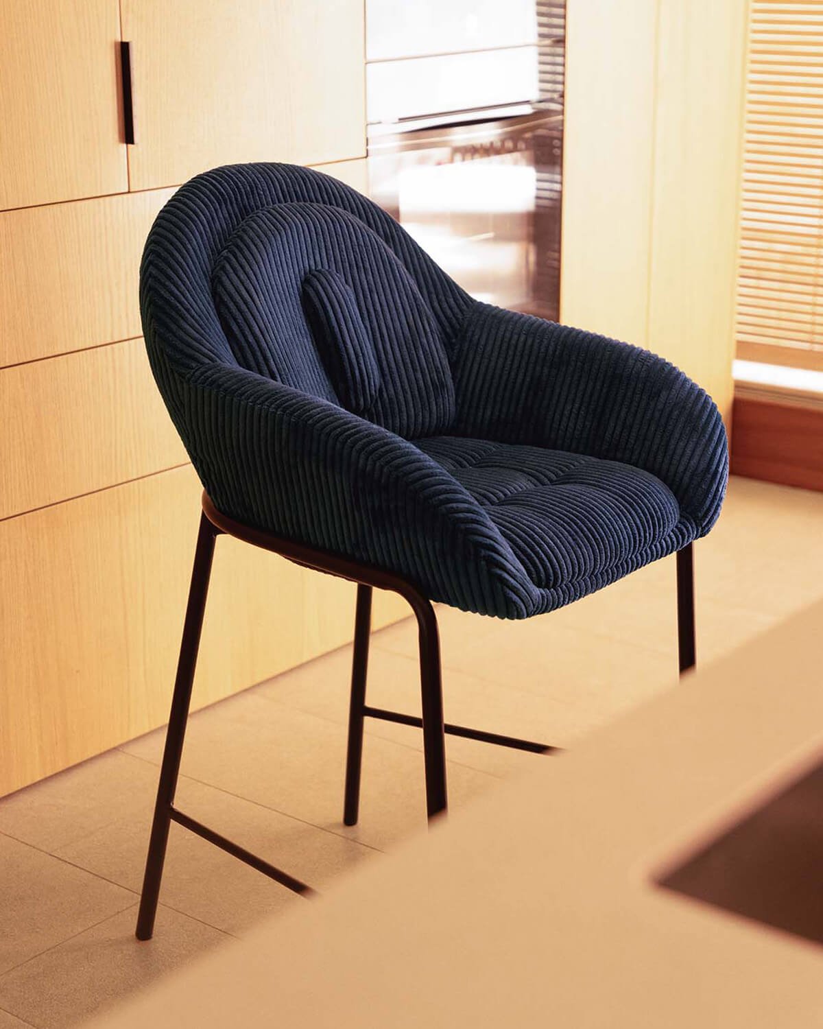 Sgabello Alto in Velluto a Coste Spesso e Metallo (62 cm) Bres, immagine della galleria 2