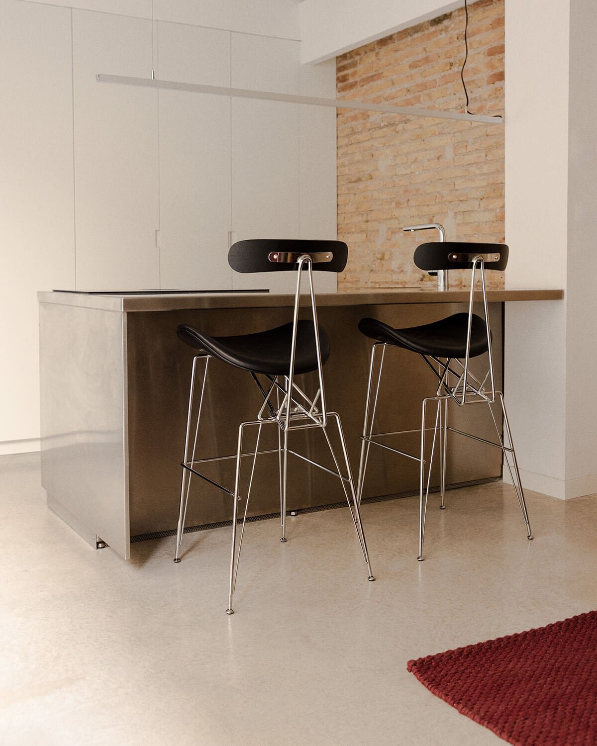 Sgabello Alto in Similpelle e Legno (76 cm) Brunela, immagine della galleria 2