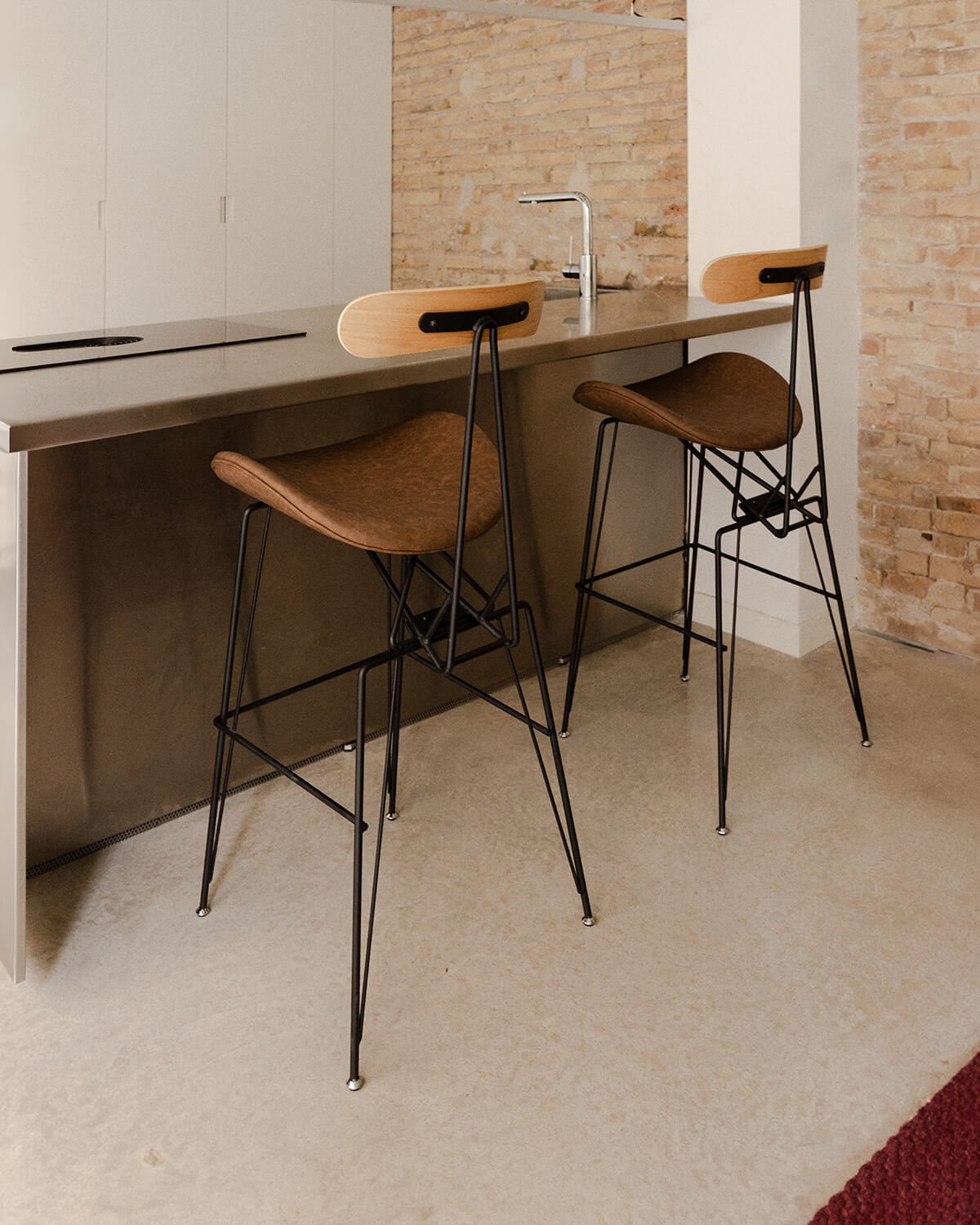 Pack 4 Sgabelli Alti in Similpelle e Legno (76 cm) Brunela, immagine della galleria 2